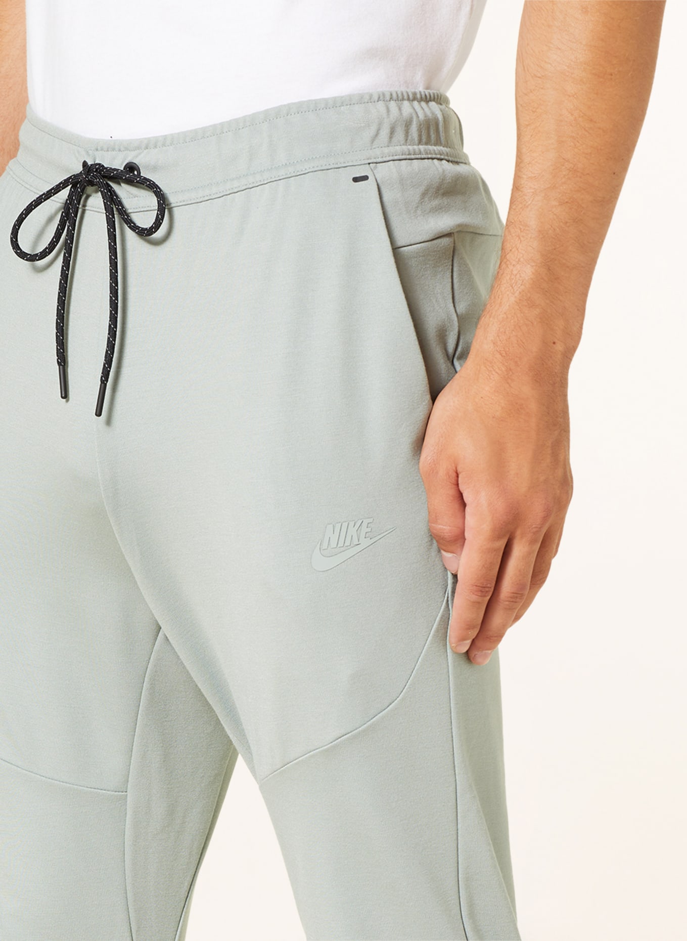 Nike Sweatpants SPORTSWEAR TECH, Farbe: HELLGRÜN (Bild 5)