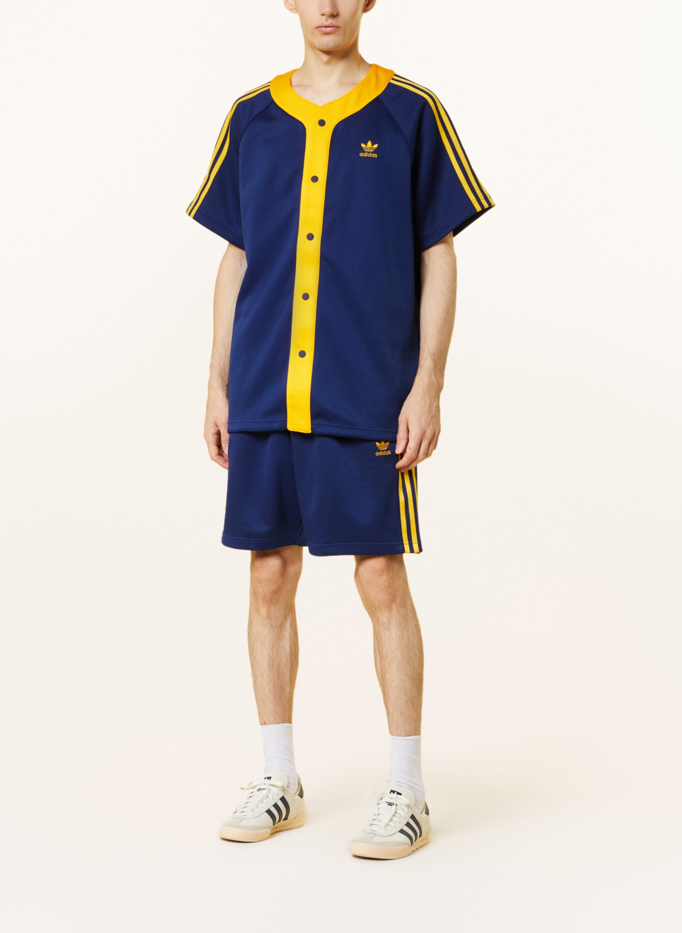 adidas Originals Kurzarm-Hemd Comfort Fit aus Piqué, Farbe: DUNKELBLAU/ DUNKELGELB (Bild 2)