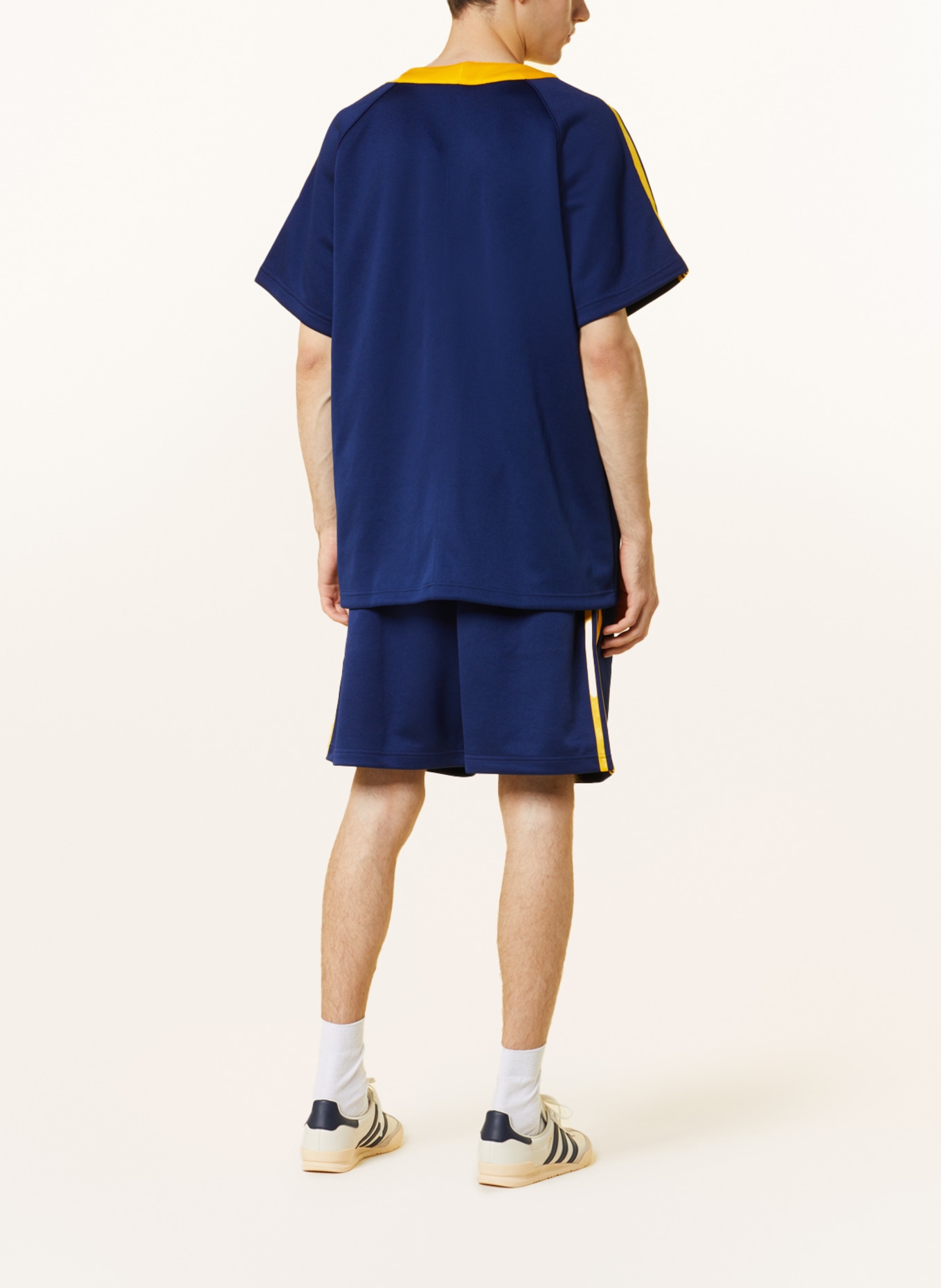 adidas Originals Koszula z krótkim rękawem comfort fit z piki, Kolor: GRANATOWY/ CIEMNOŻÓŁTY (Obrazek 3)