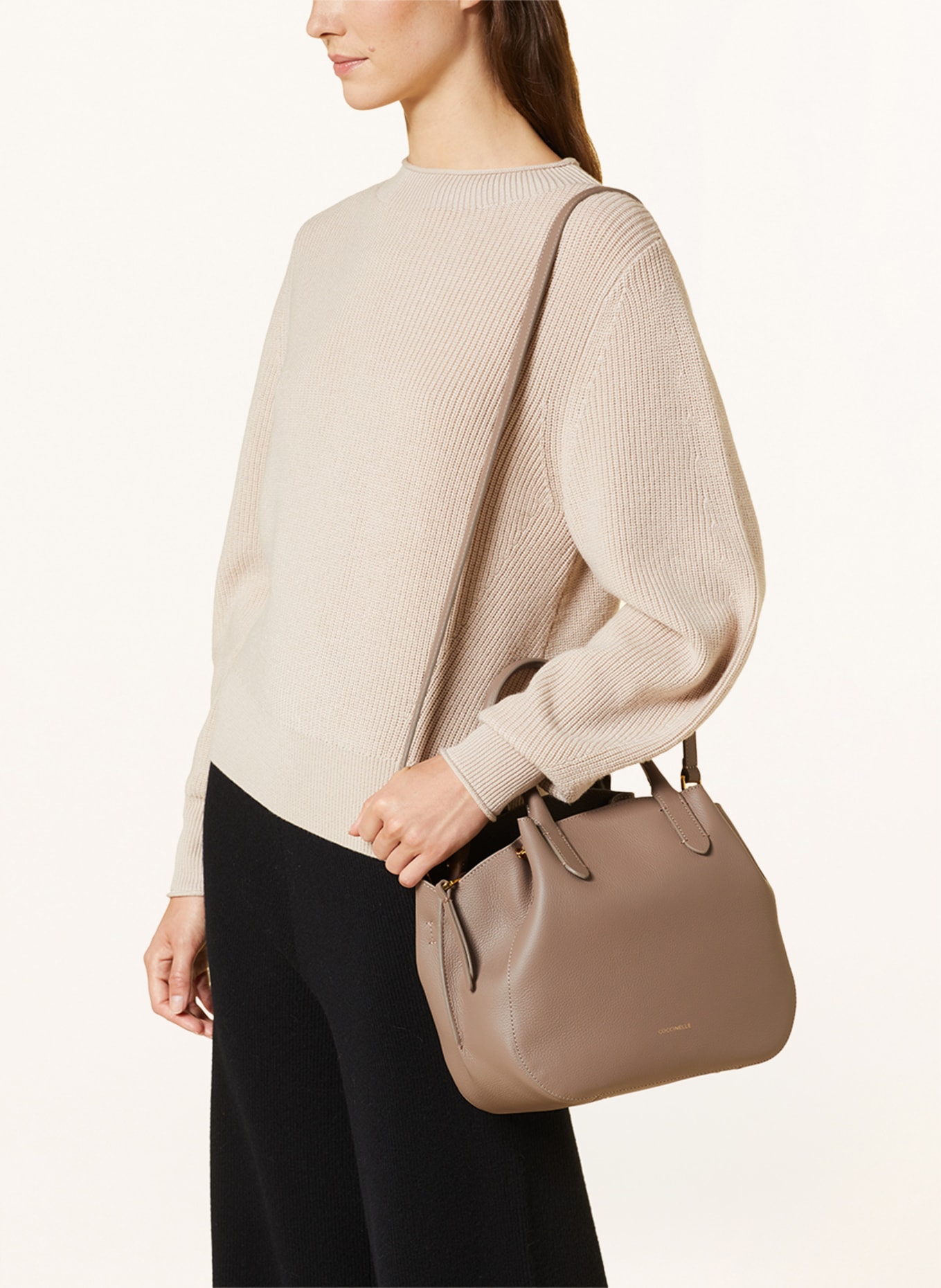 COCCINELLE Hobo bag with inner pocket, Color: TAUPE (Image 4)