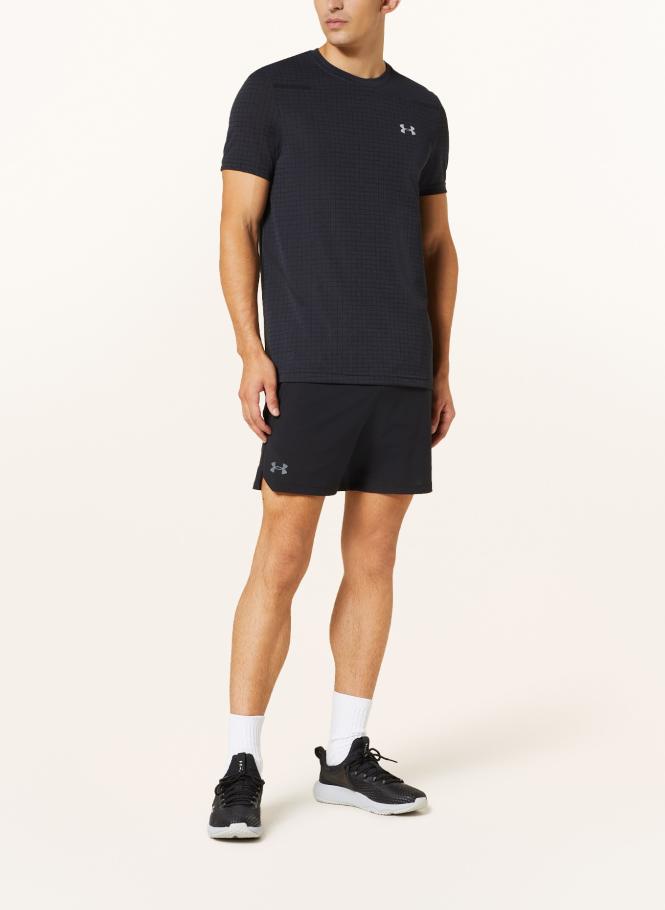 UNDER ARMOUR T-shirt SEAMLESS GRID with mesh, Color: BLACK (Image 2)