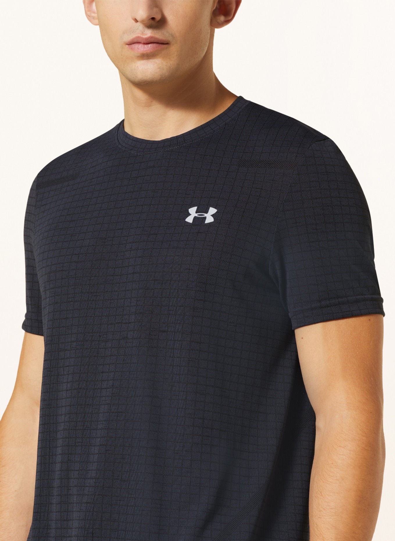 UNDER ARMOUR T-shirt SEAMLESS GRID with mesh, Color: BLACK (Image 4)