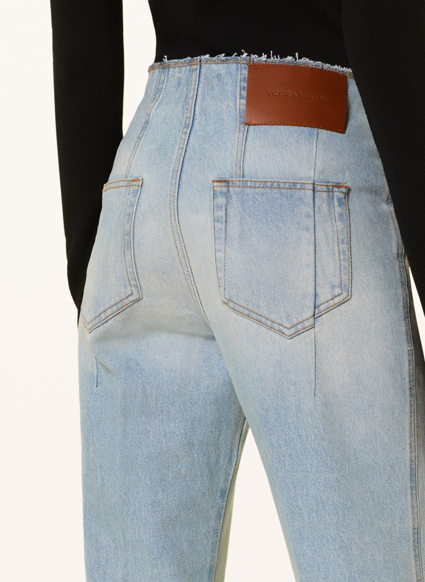 VICTORIABECKHAM Flared Jeans, Farbe: 8439 LIGHT / MID VINTAGE WASH (Bild 5)