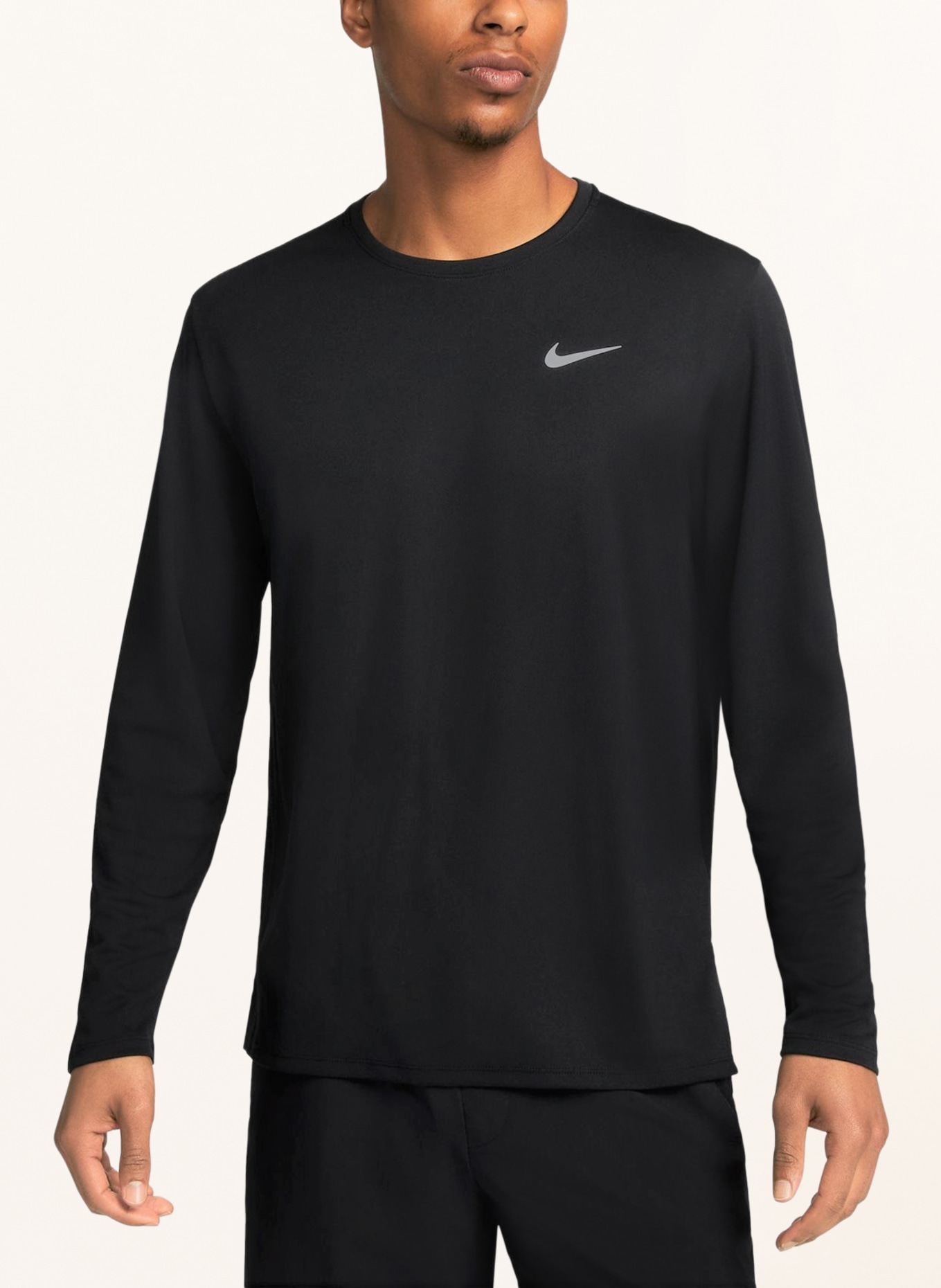 Nike Běžecké tričko MILER, Barva: ČERNÁ (Obrázek 2)