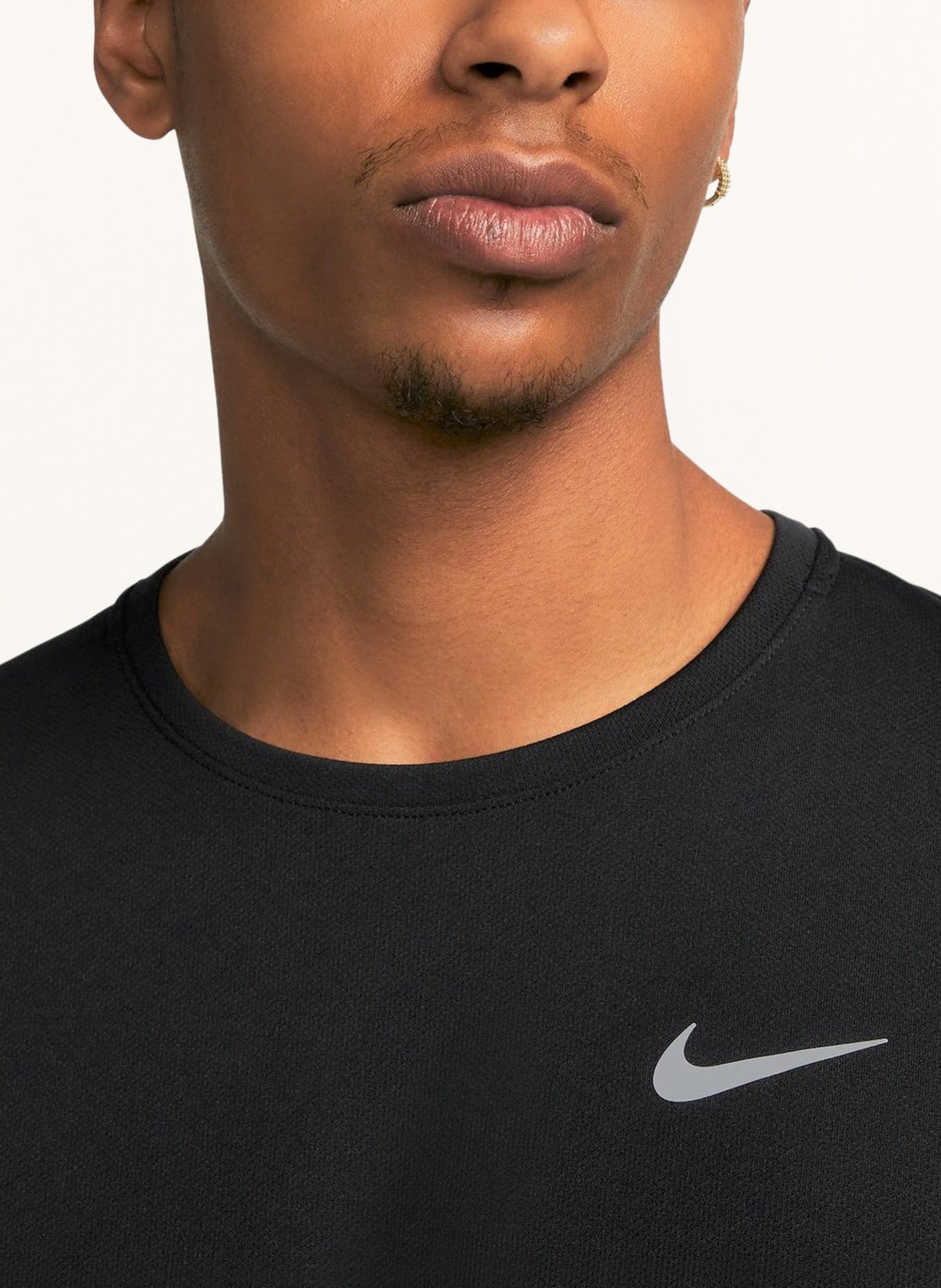 Nike Laufshirt MILER, Farbe: SCHWARZ (Bild 4)