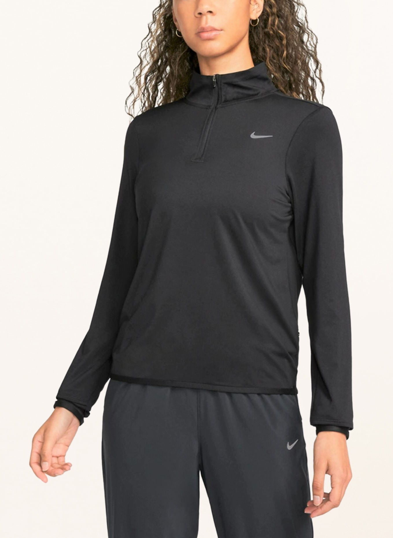 Nike Běžecké tričko DRI-FIT SWIFT UV, Barva: ČERNÁ (Obrázek 2)