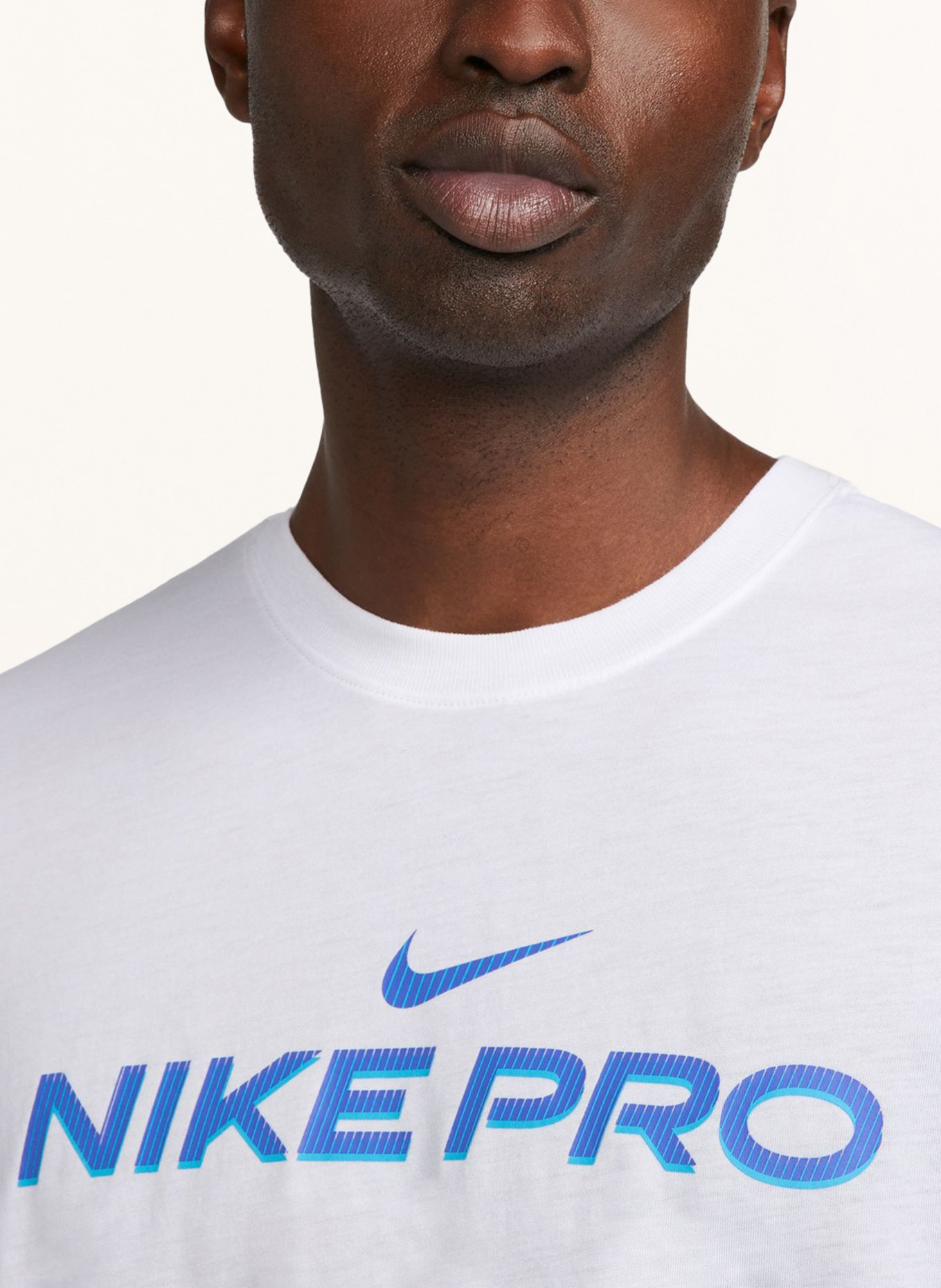 Nike T-Shirt PRO DRI-FIT, Kolor: BIAŁY/ NIEBIESKI/ LILA (Obrazek 4)