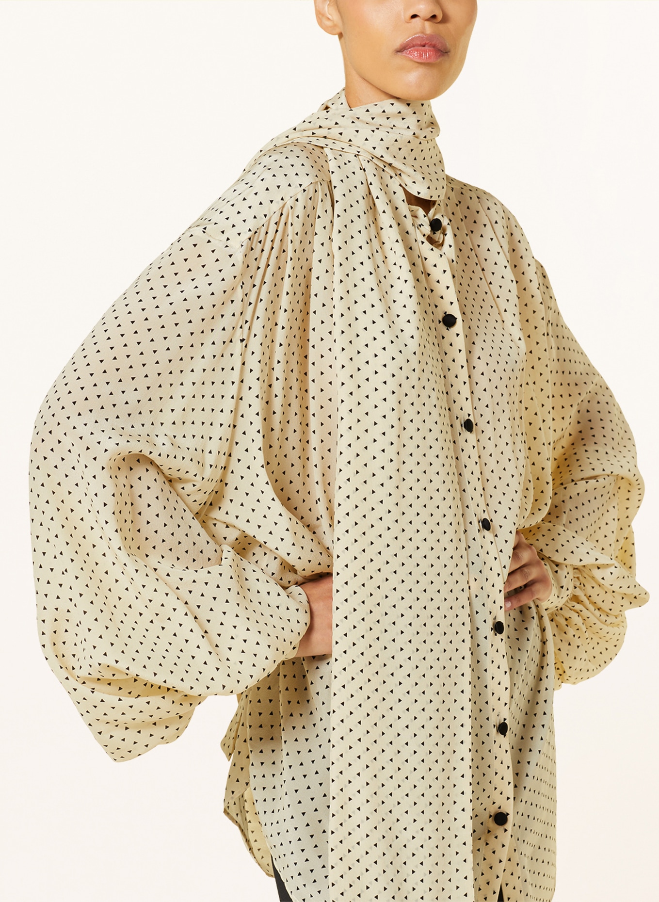 BALMAIN Jedwabna bluzka z wiązaniem pod szyją w stylu oversize, Kolor: KREMOWY (Obrazek 4)