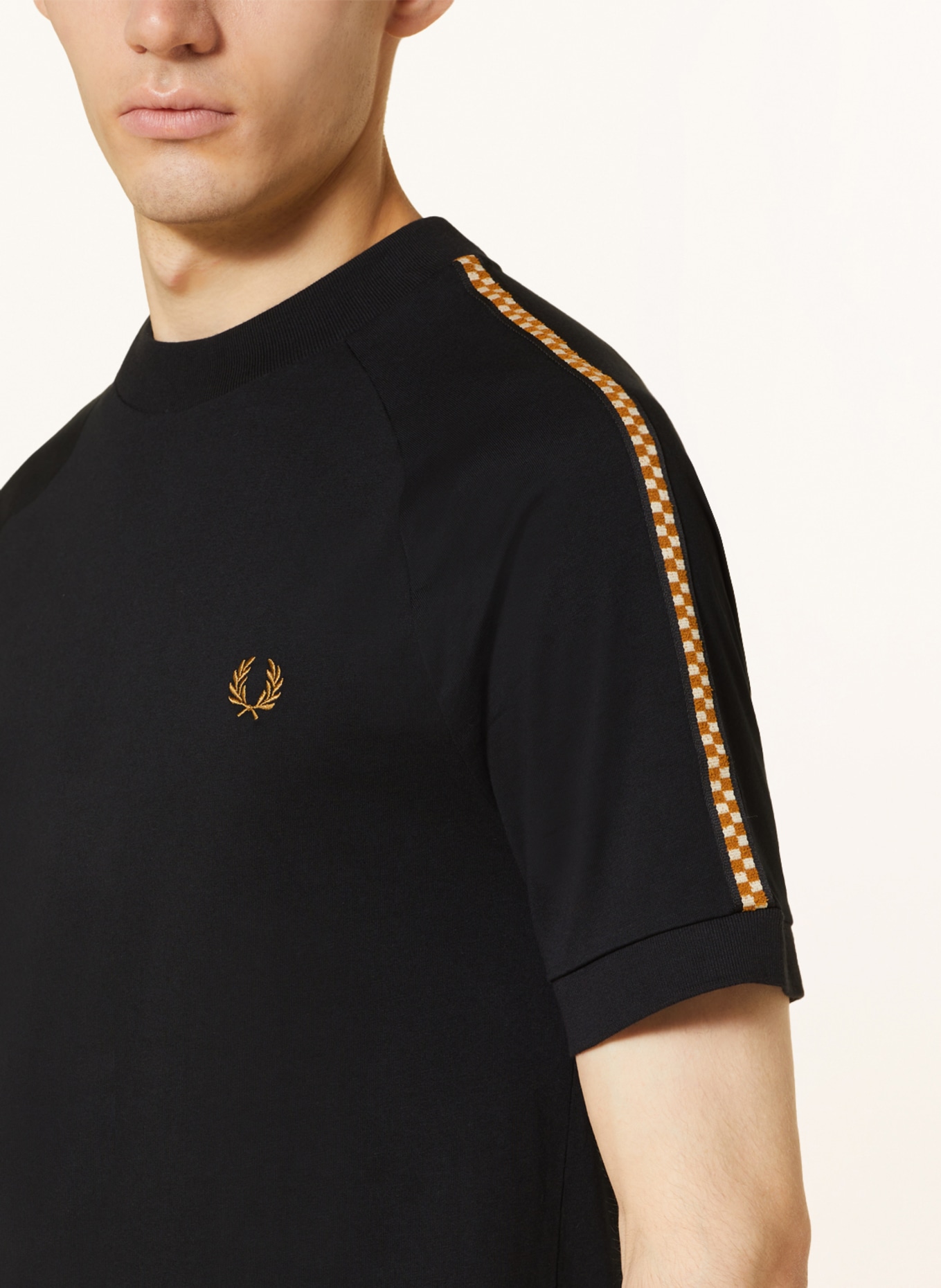 FRED PERRY T-shirt with tuxedo stripes, Color: BLACK (Image 4)