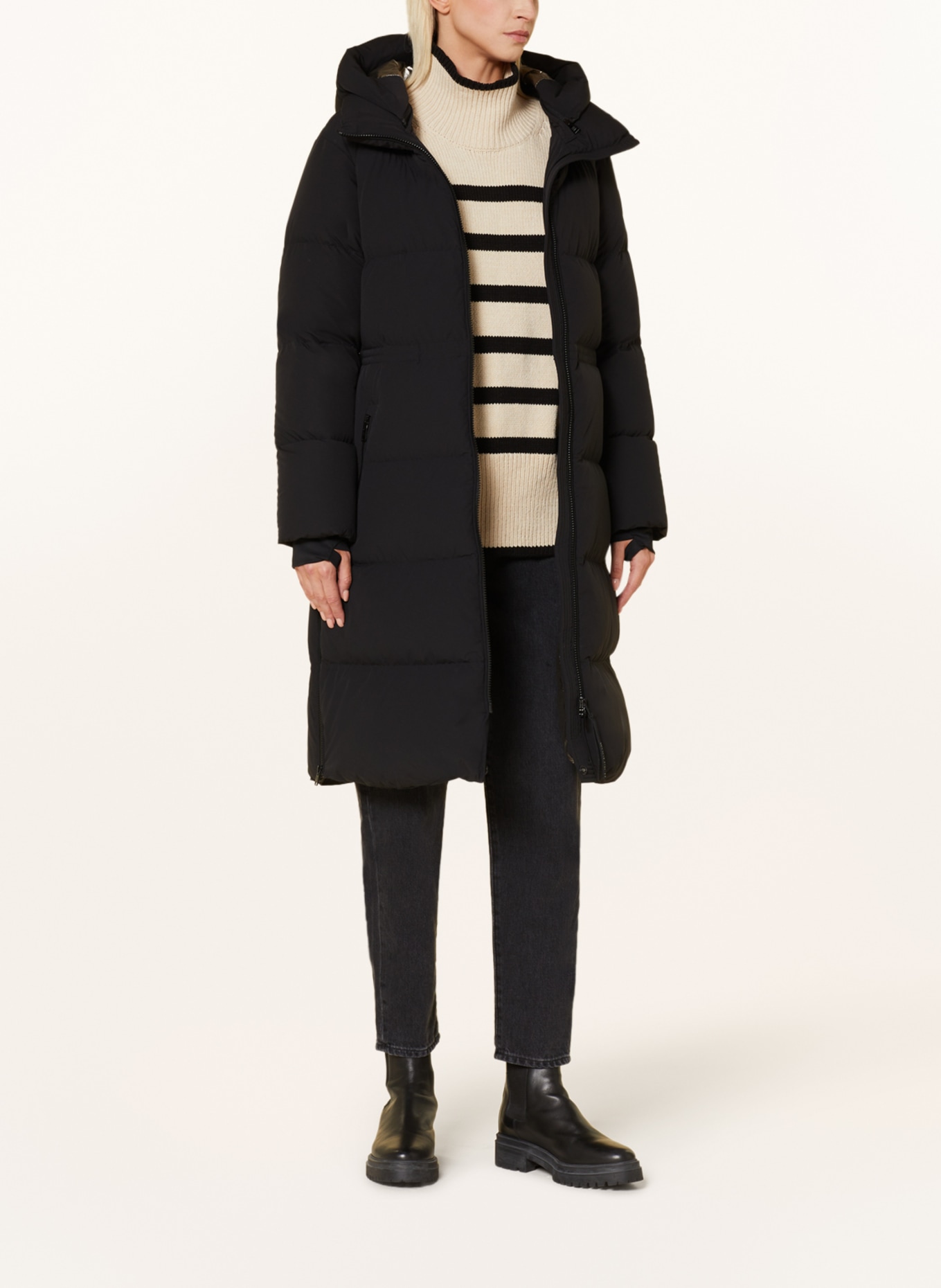 WOOLRICH Péřový kabát s odnímatelnou kapucí: ČERNÁ