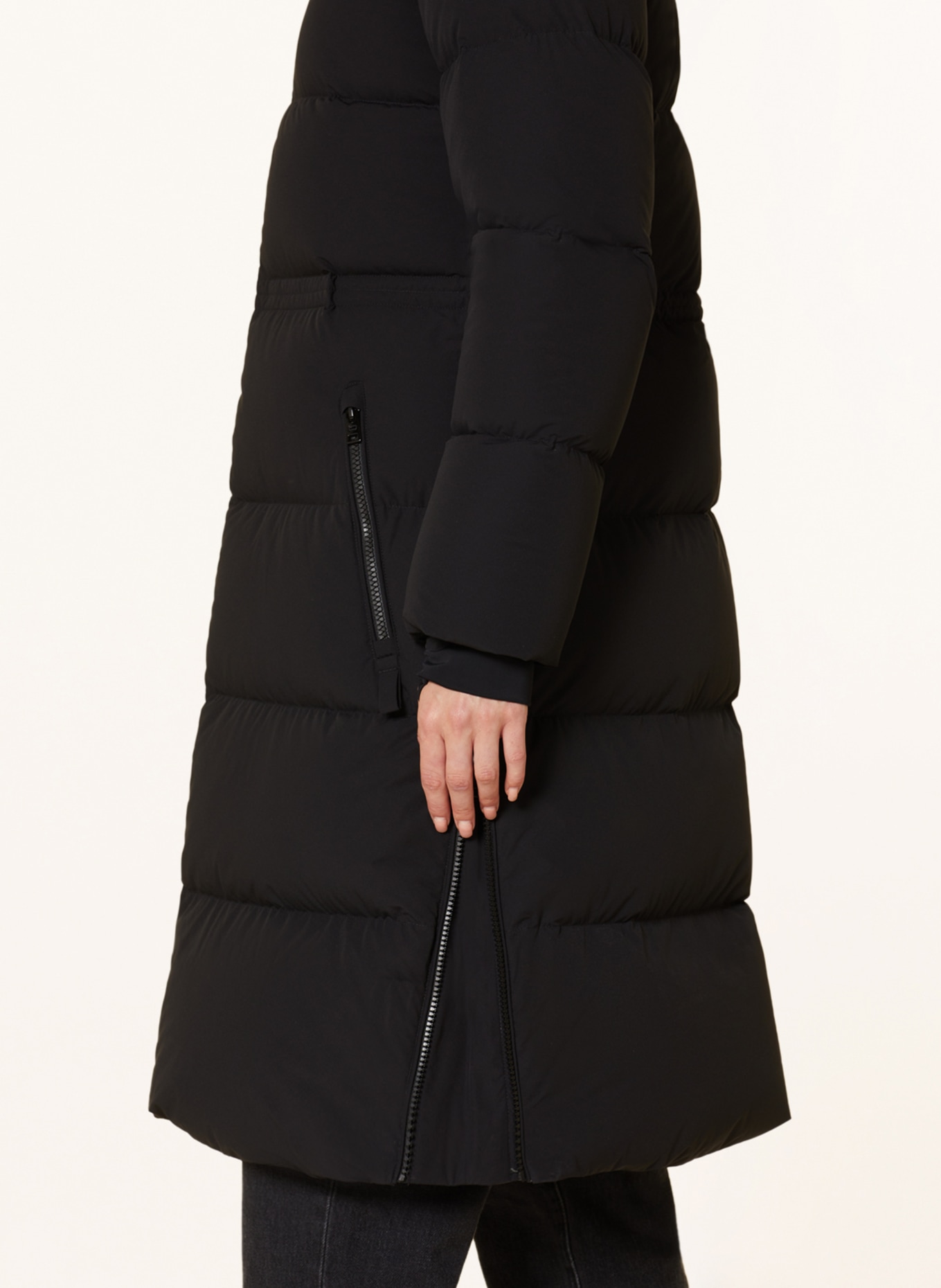 WOOLRICH Péřový kabát s odnímatelnou kapucí: ČERNÁ