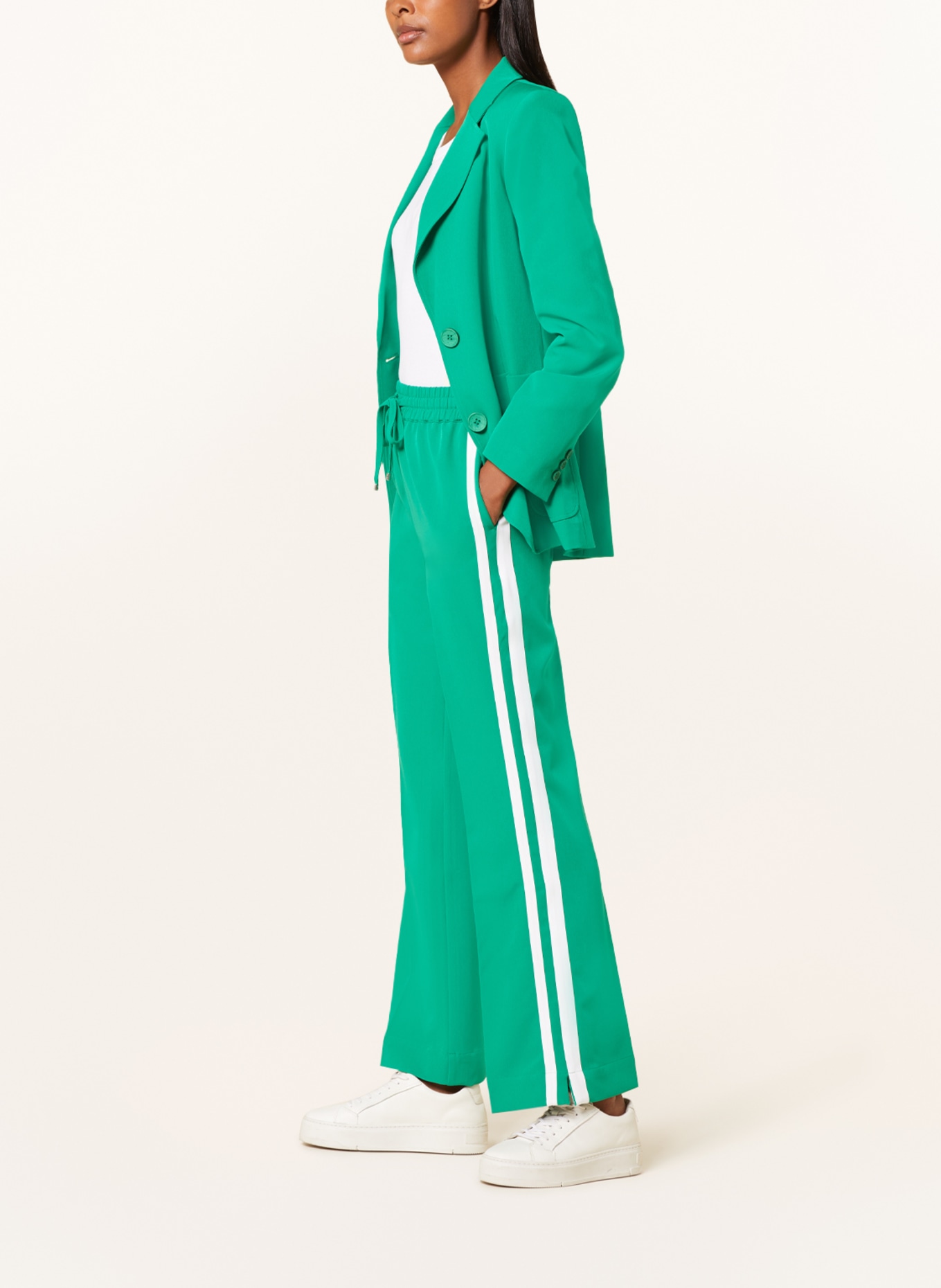 HERZEN'S ANGELEGENHEIT Pants in jogger style with tuxedo stripes, Color: GREEN (Image 4)