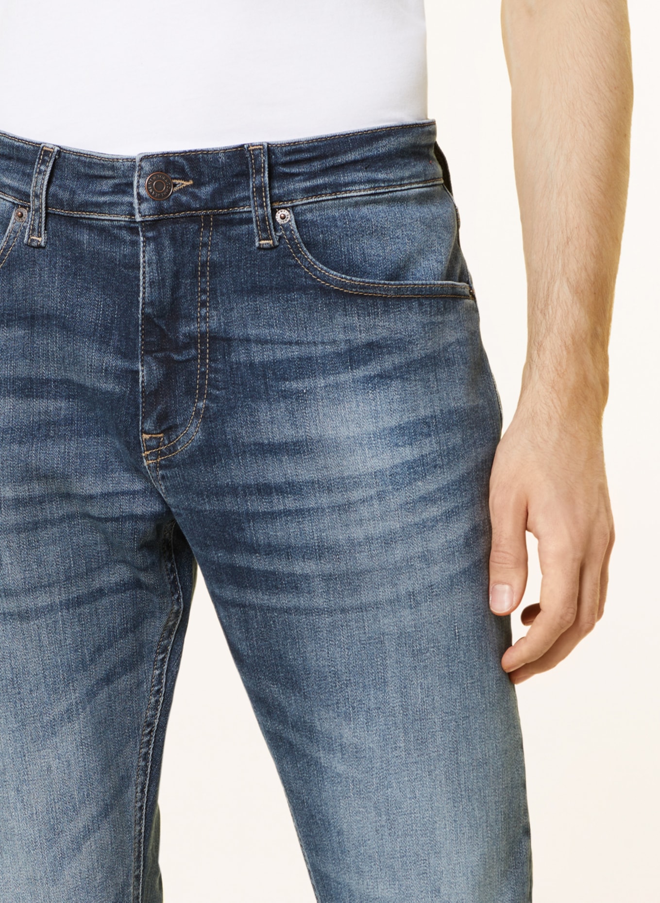 TOMMY JEANS Jeans AUSTIN Tapered Fit, Farbe: 1BK Denim Dark (Bild 5)