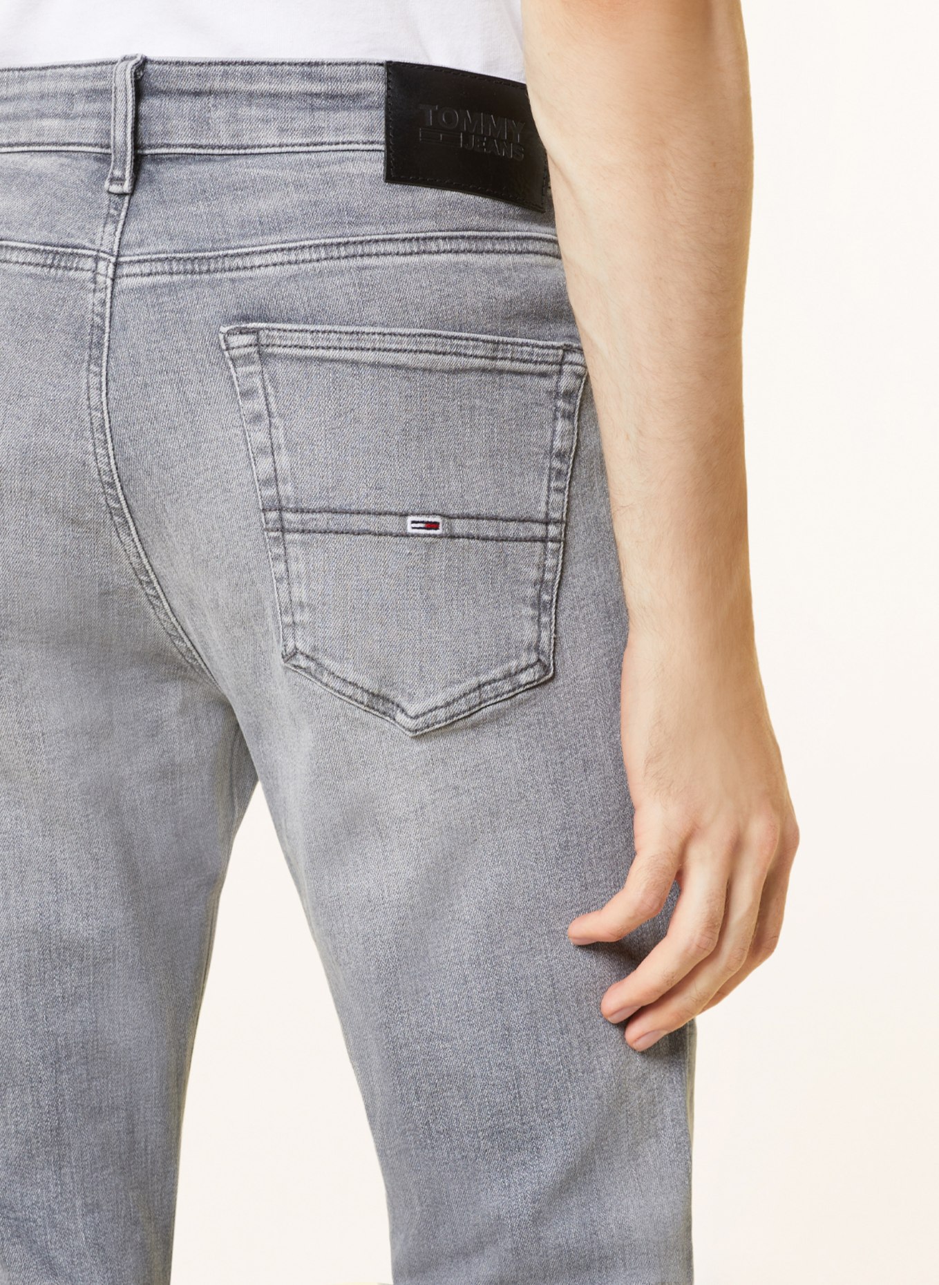 TOMMY JEANS Jeans AUSTIN Slim Fit, Farbe: 1BZ Denim Black (Bild 5)