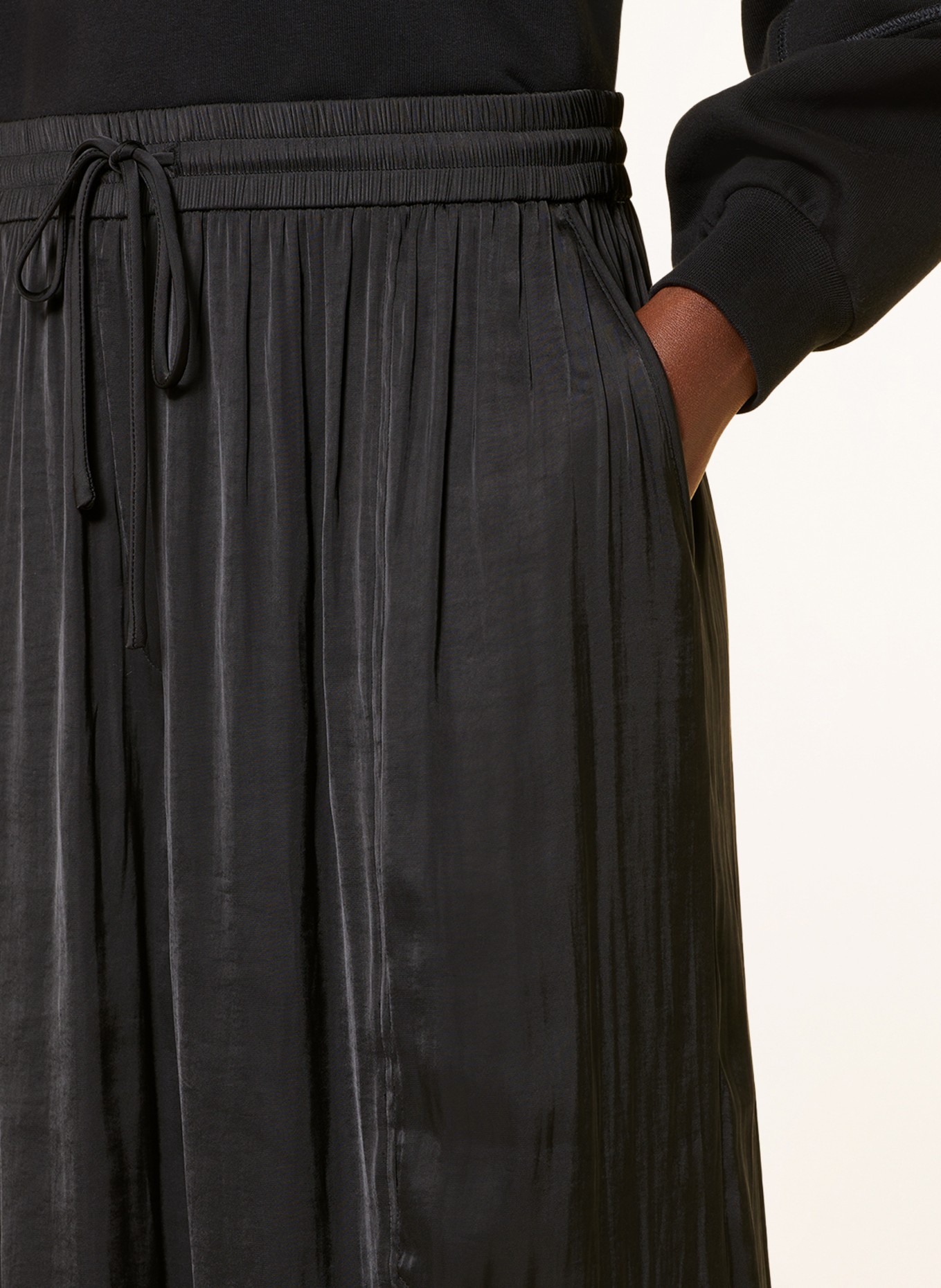 Lala Berlin Spodnie satynowe PERRE w stylu dresowym, Kolor: CZARNY (Obrazek 5)