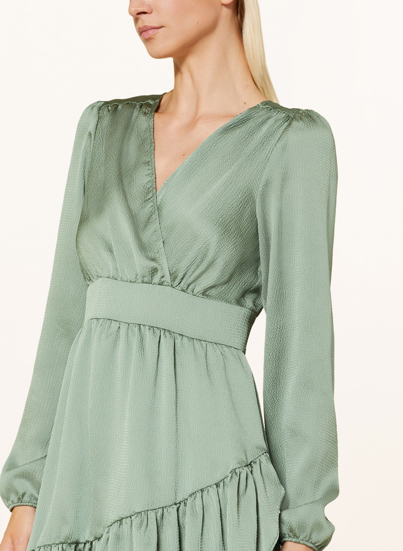 SWING Cocktail dress made of satin in light green