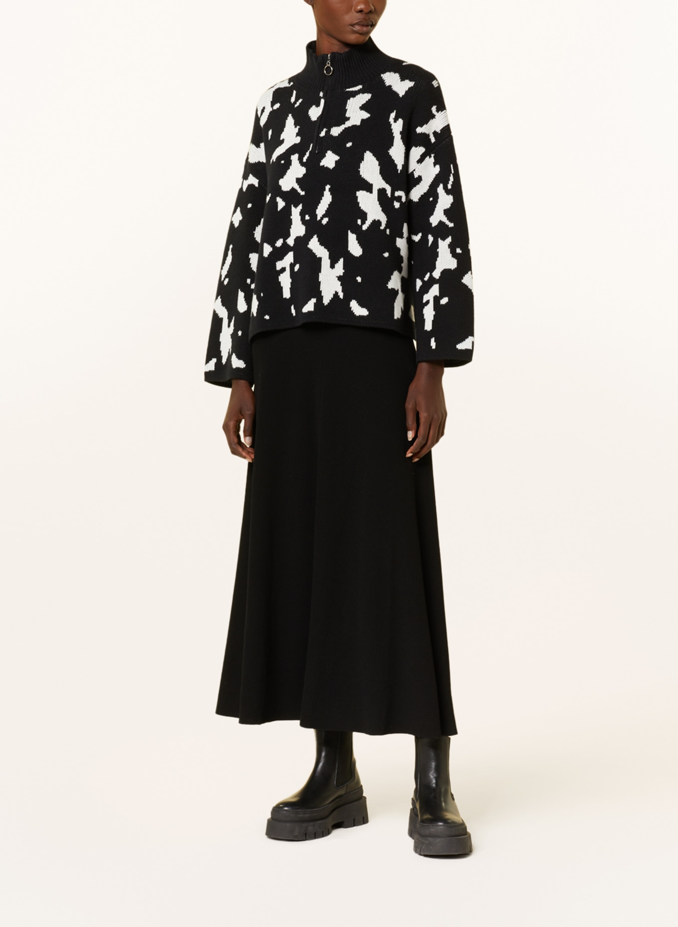 MRS & HUGS Oversized half-zip sweater, Color: BLACK/ WHITE (Image 2)