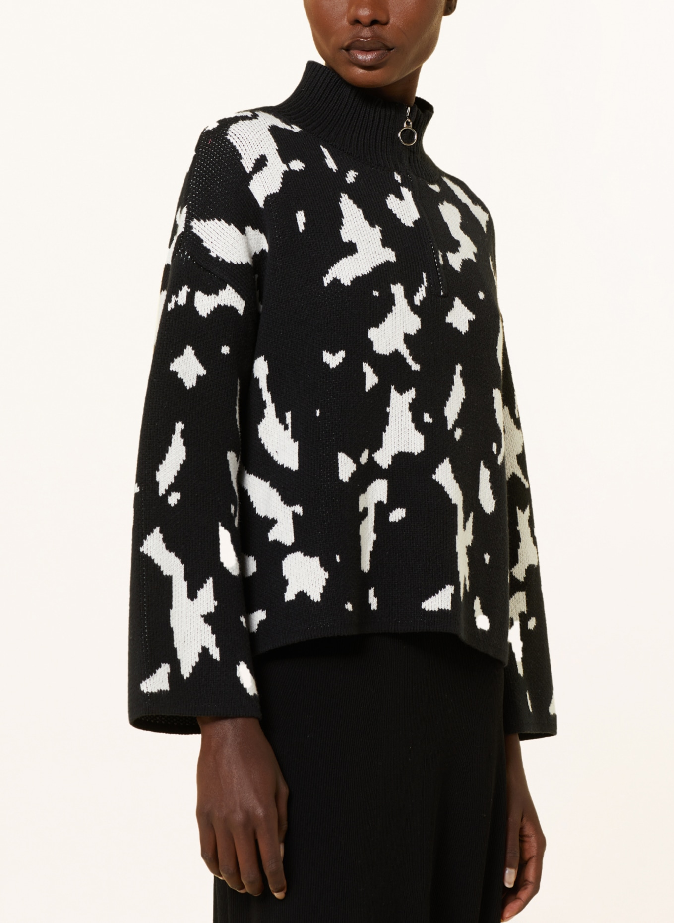 MRS & HUGS Oversized half-zip sweater, Color: BLACK/ WHITE (Image 4)