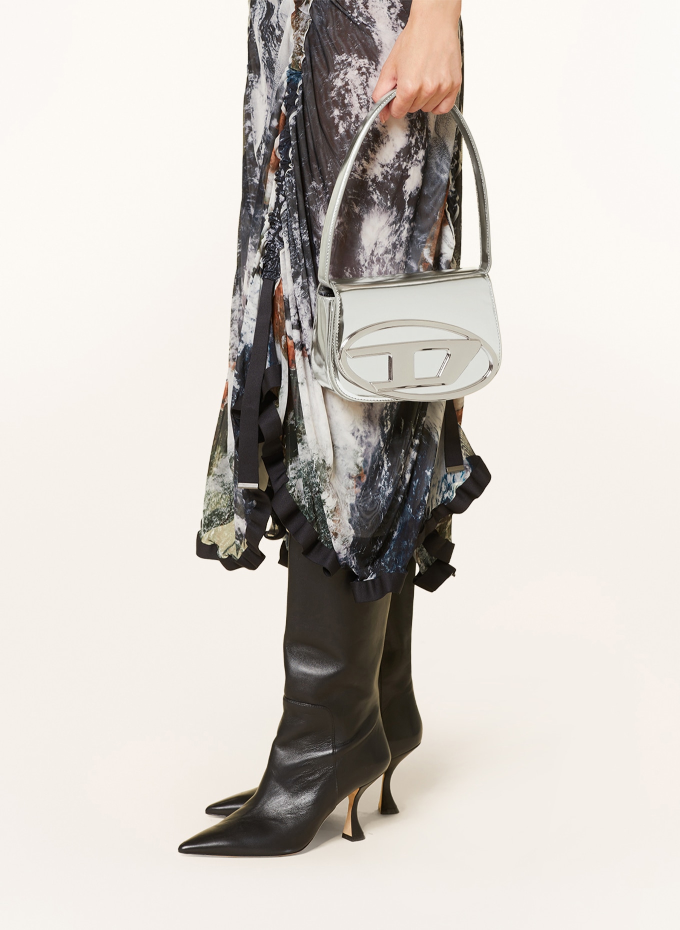 DIESEL Schultertasche 1DR: SILBER