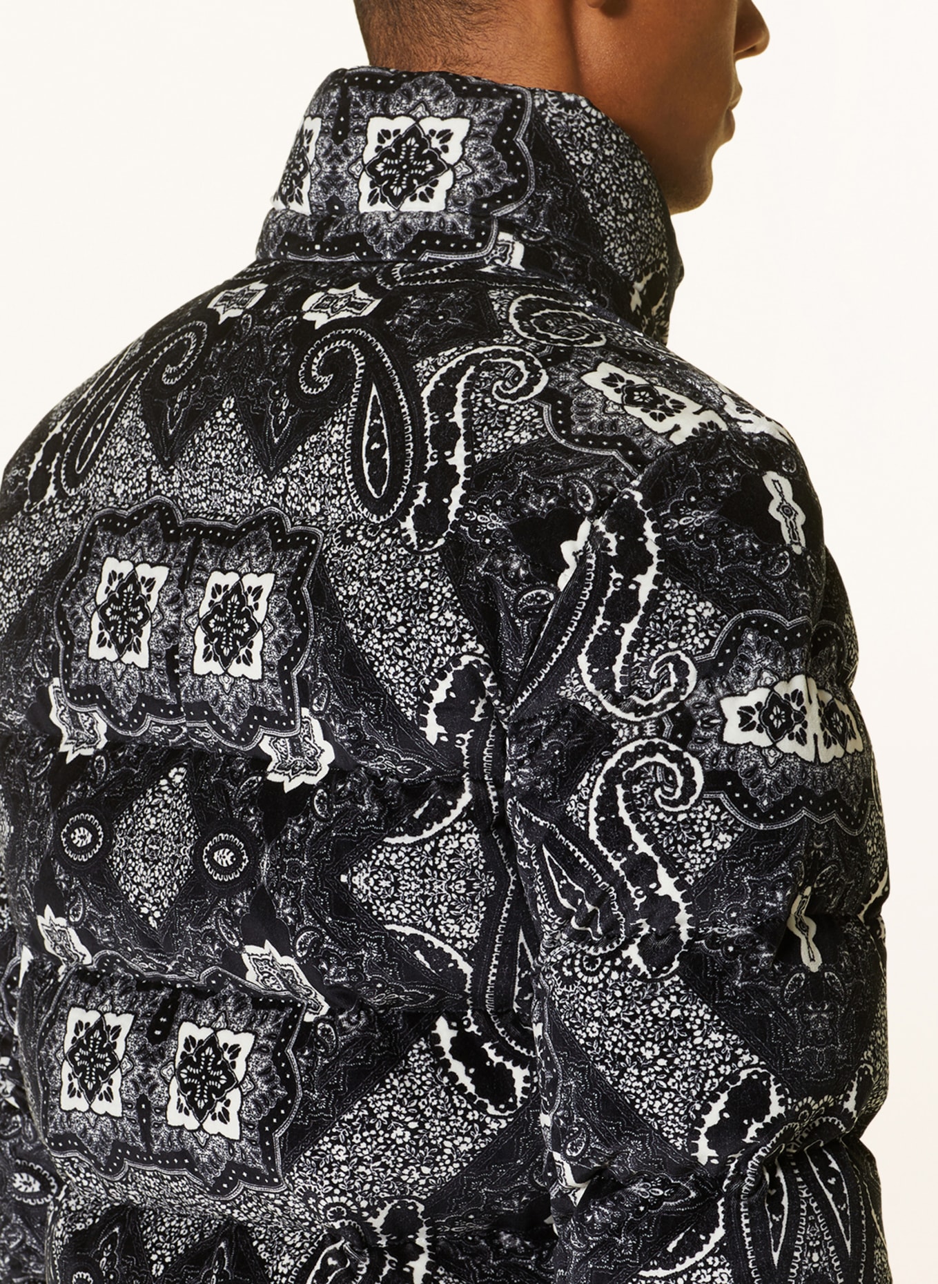 MONCLER Péřová bunda GARTEMPE ze sametu s odnímatelnou kapucí, Barva: ČERNÁ/ BÍLÁ (Obrázek 6)