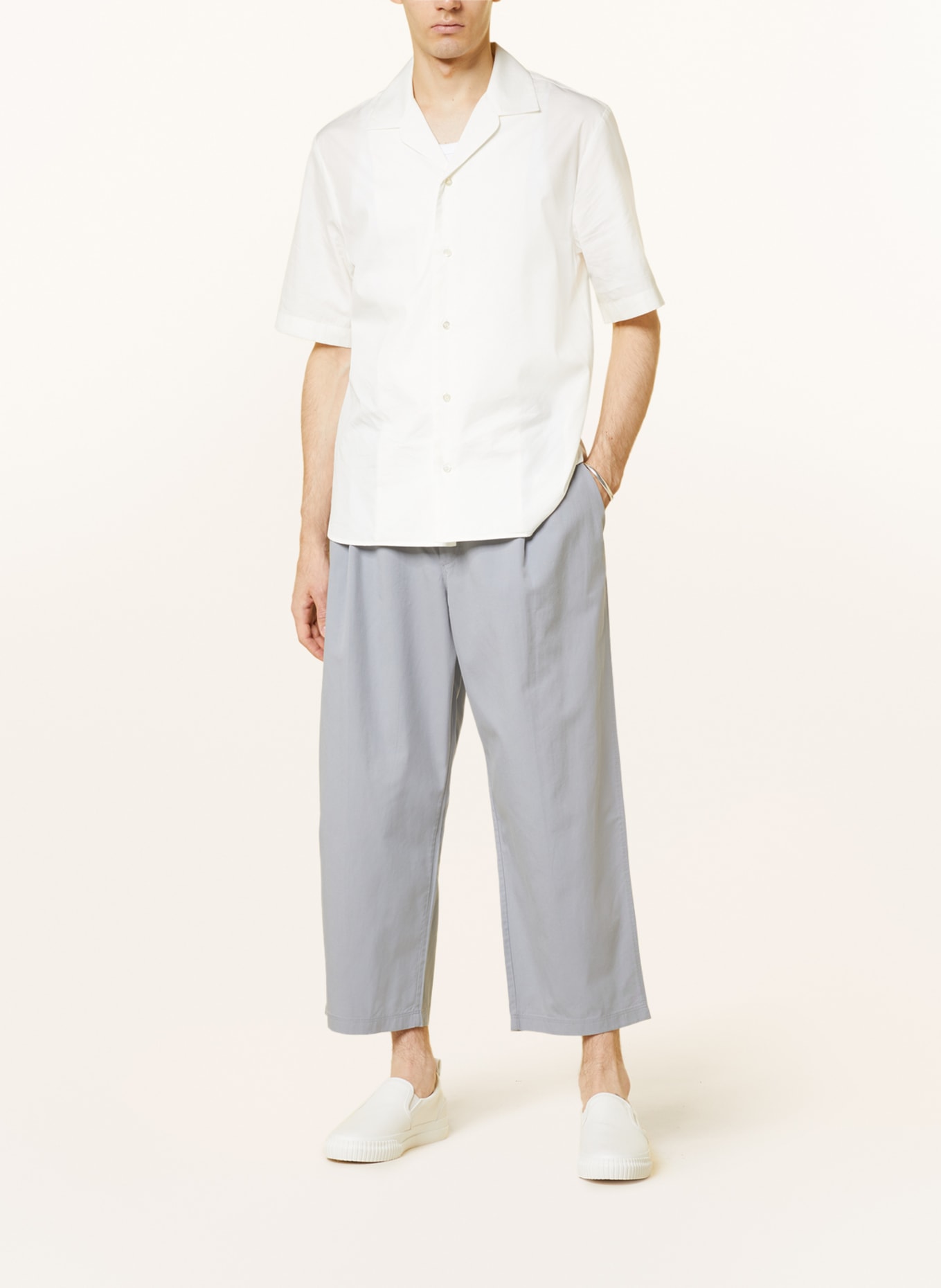 COS Chino kalhoty Regular Fit se zkrácenými nohavicemi, Barva: TMAVĚ MODRÁ (Obrázek 2)