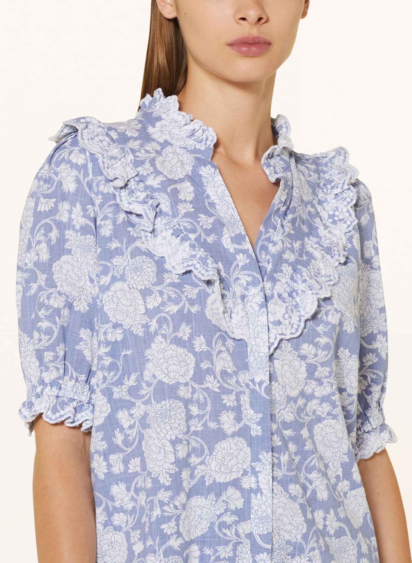 NEO NOIR Bluse MANET BELLE mit Stickereien, Farbe: WEISS/ HELLBLAU (Bild 4)
