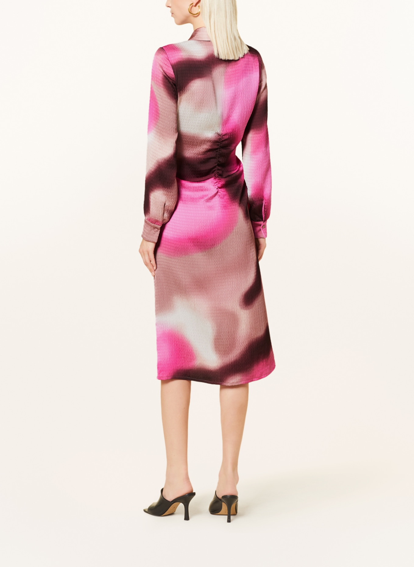 BAUM UND PFERDGARTEN Sukienka koszulowa ABIRA, Kolor: MOCNORÓŻOWY/ BLADORÓŻOWY/ BIAŁY (Obrazek 3)