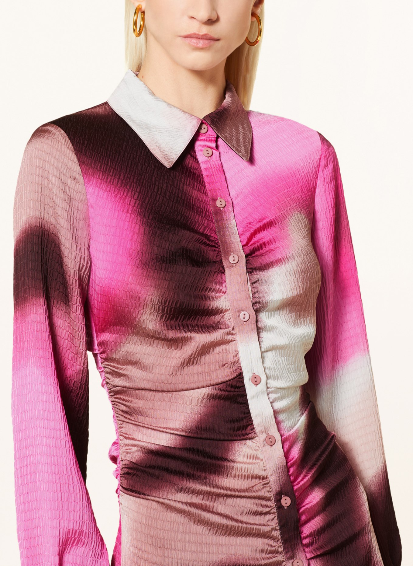 BAUM UND PFERDGARTEN Sukienka koszulowa ABIRA, Kolor: MOCNORÓŻOWY/ BLADORÓŻOWY/ BIAŁY (Obrazek 4)