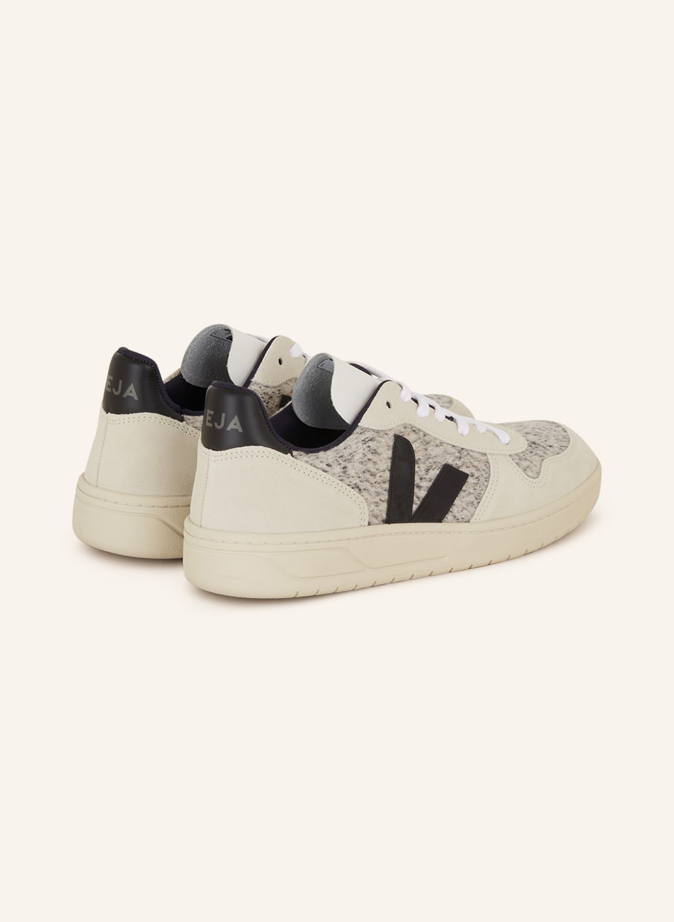 Veja on sale v10 flannel