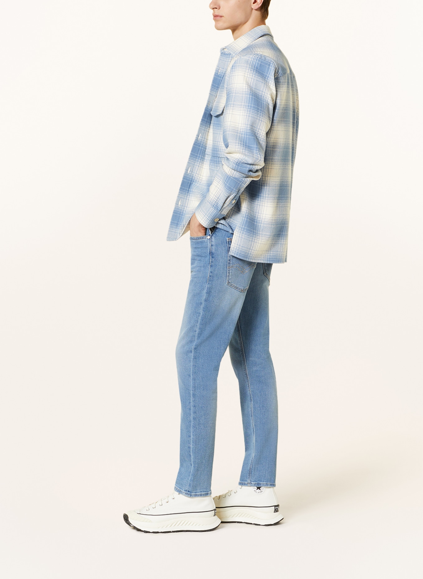 REPLAY Jeans WILLBI Regular Slim Fit, Farbe: 010 LIGHT BLUE (Bild 4)