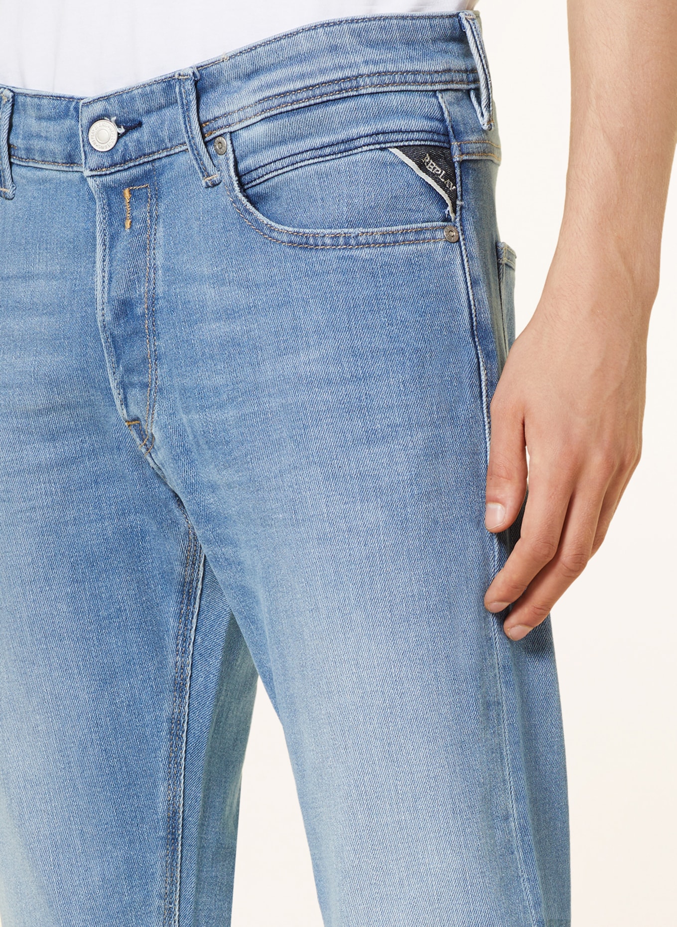REPLAY Jeans WILLBI Regular Slim Fit, Farbe: 010 LIGHT BLUE (Bild 5)