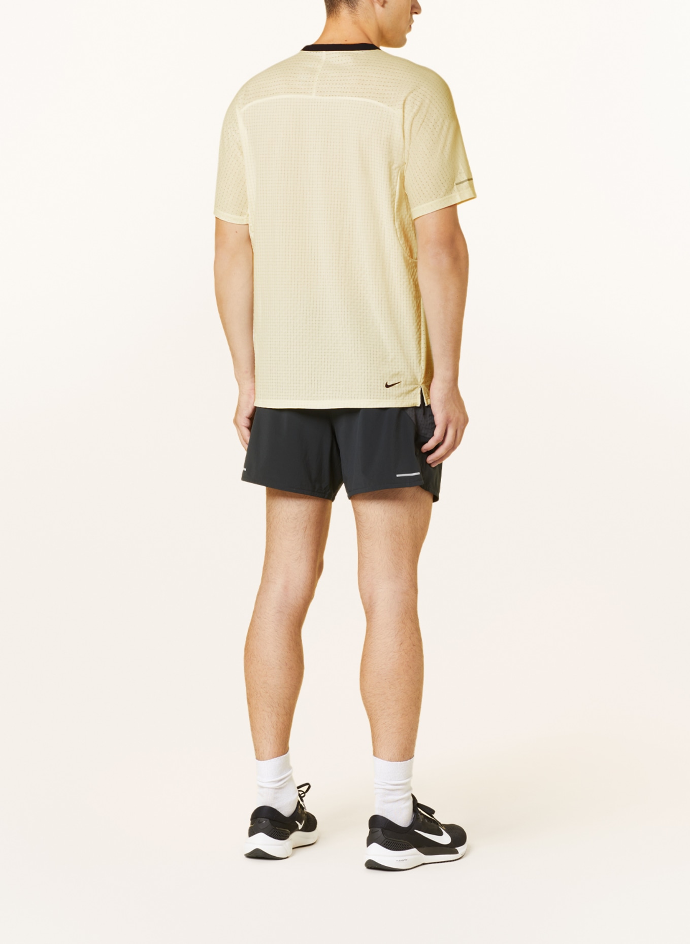Nike Koszulka do biegania DRI-FIT TRAIL SOLAR CHASE, Kolor: JASNOŻÓŁTY (Obrazek 3)