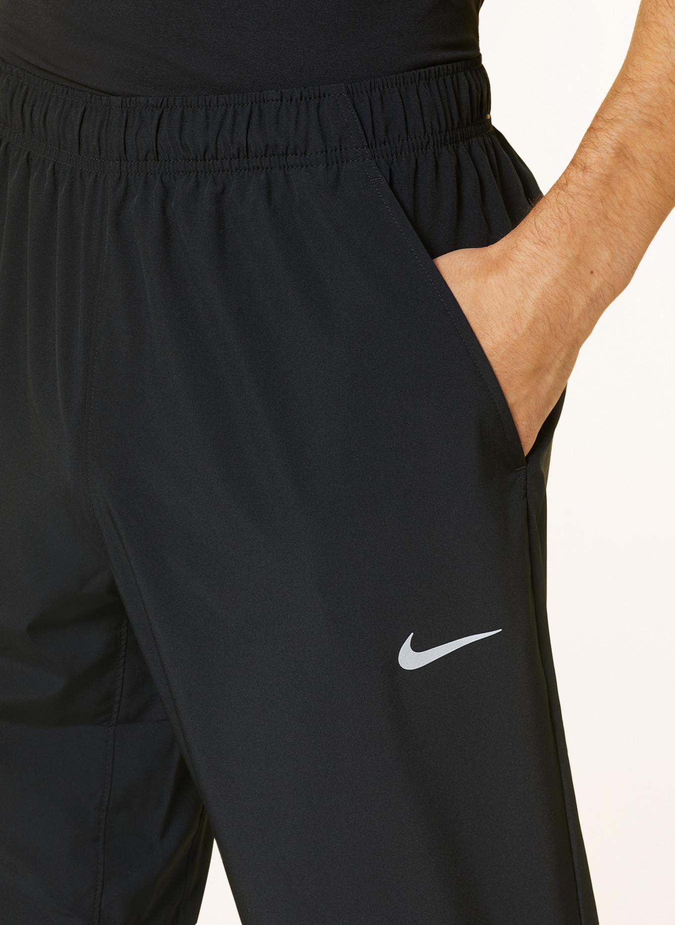 Nike Tréninkové kalhoty DRI-FIT FORM, Barva: ČERNÁ (Obrázek 5)