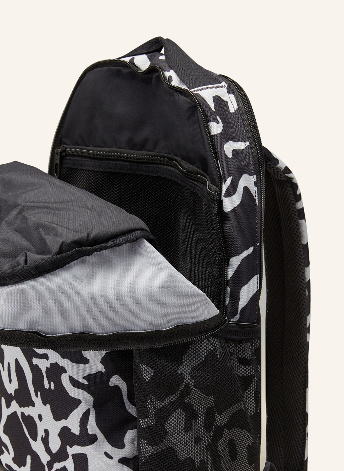 Nike Backpack BRASILIA 9.5 24 l with laptop compartment in black