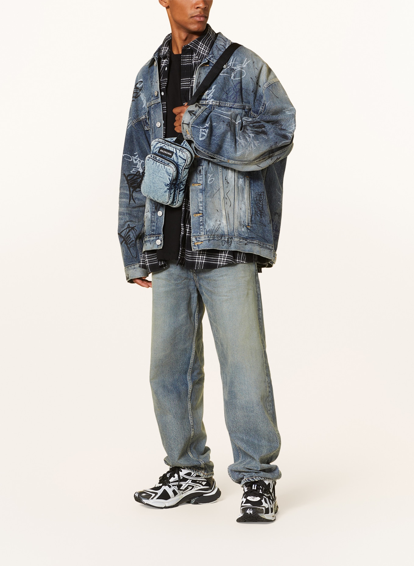 BALENCIAGA Umhängetasche: HELLBLAU