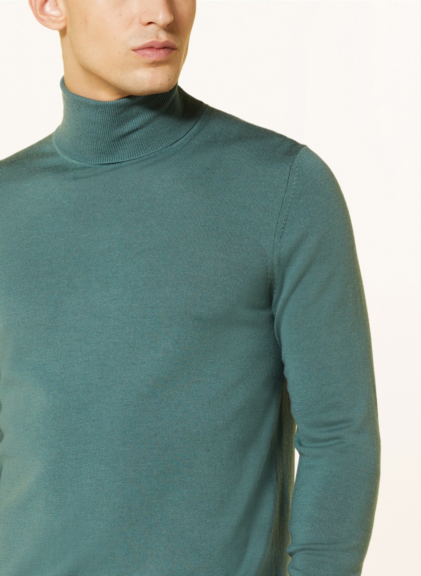 PAUL Turtleneck sweater in merino wool, Color: GREEN (Image 4)