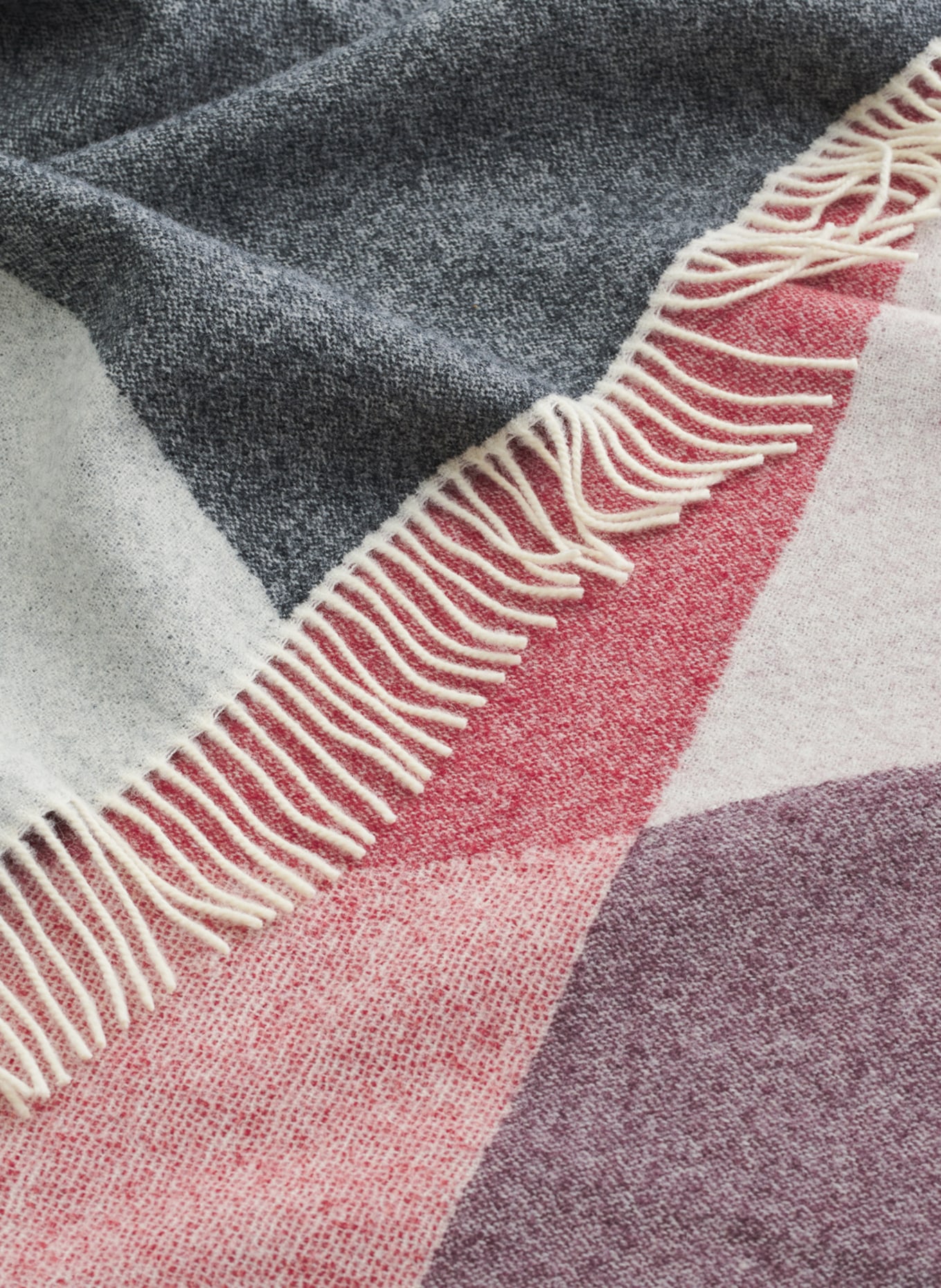 marimekko Throw SAMBARA in merino wool, Color: WHITE/ DARK RED/ DARK BROWN (Image 2)