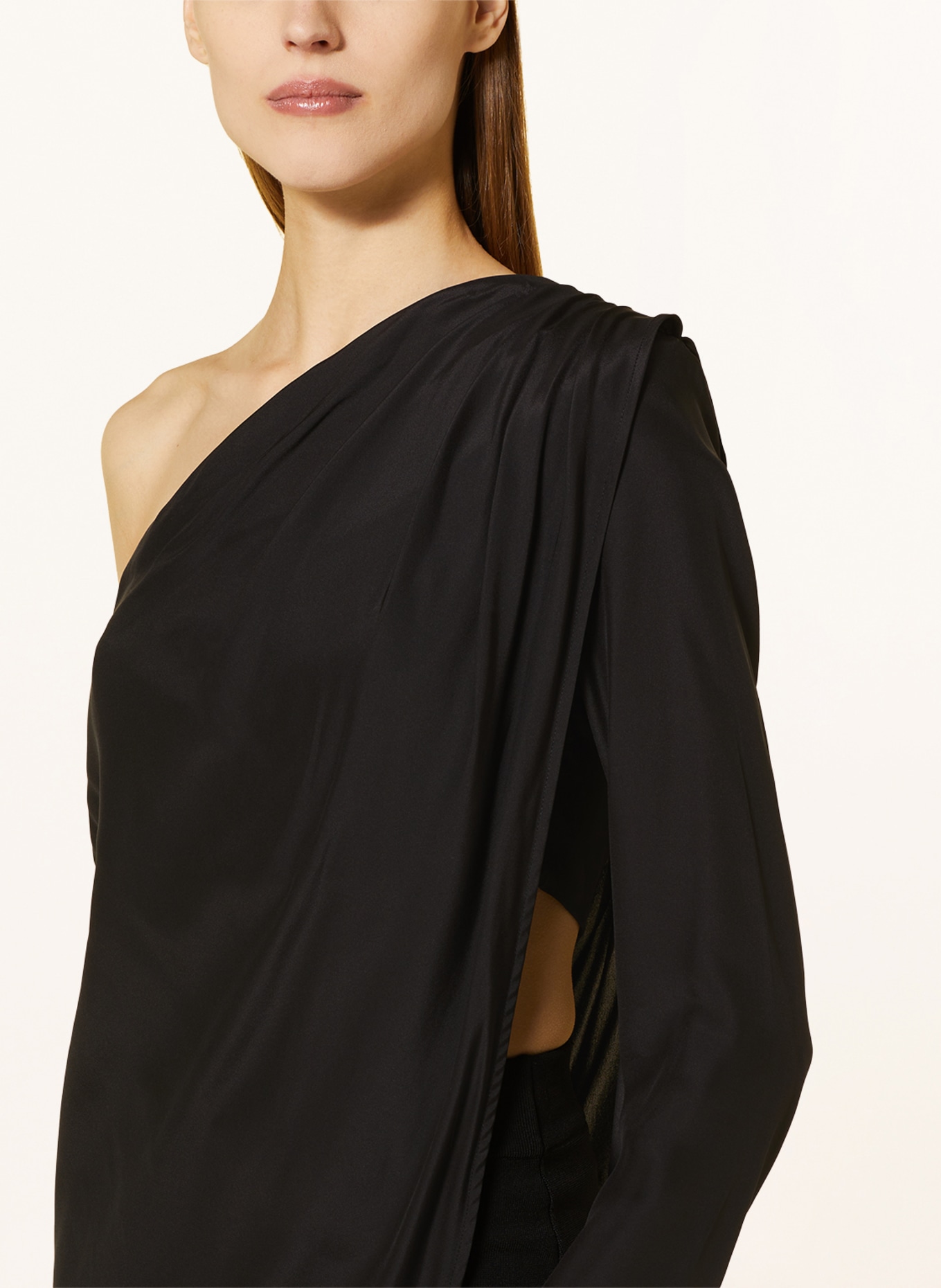 GAUGE81 One-shoulder shirt TOHO made of silk, Color: BLACK (Image 4)