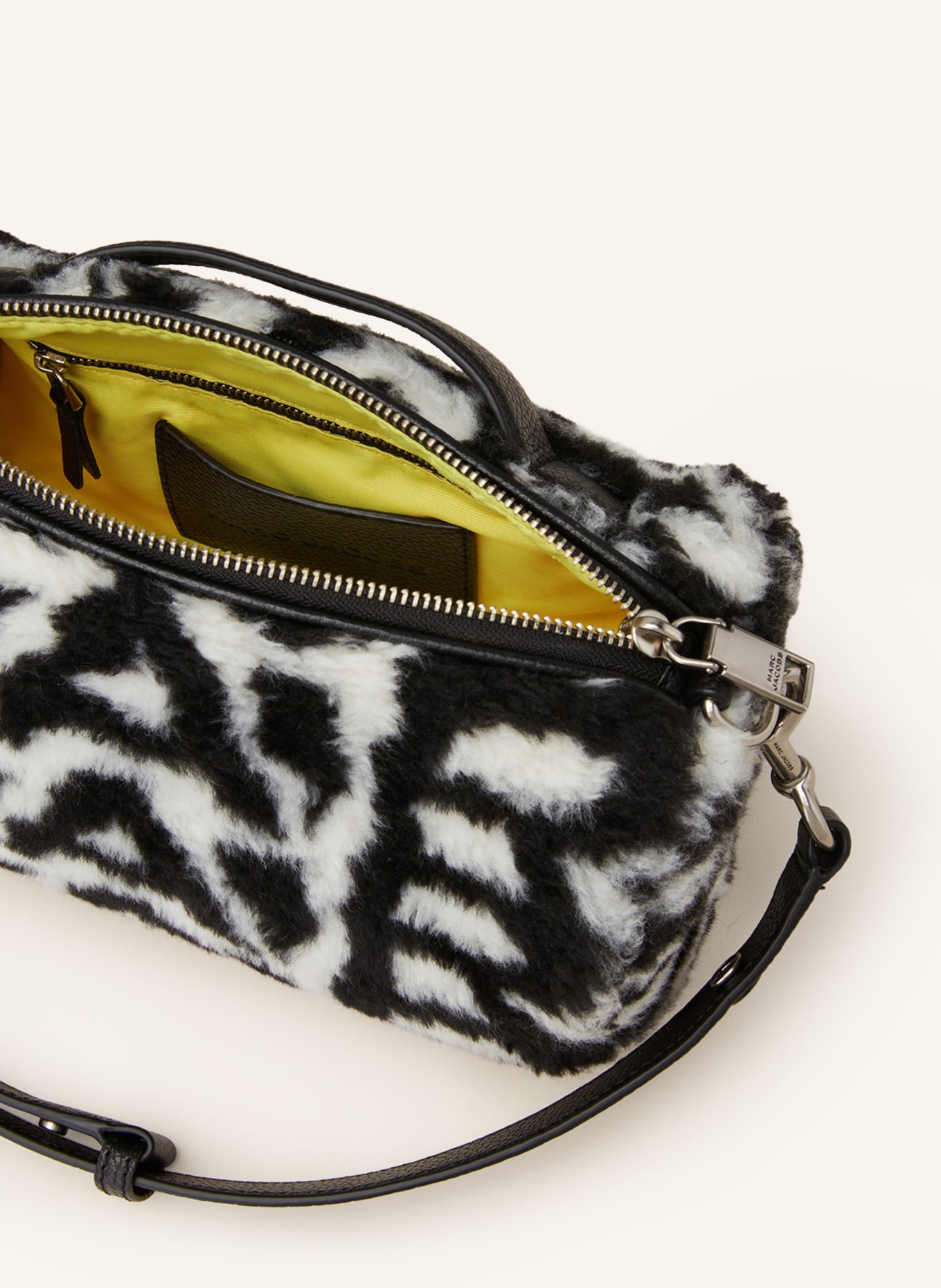 MARC JACOBS Crossbody bag made of teddy, Color: BLACK/ WHITE (Image 3)