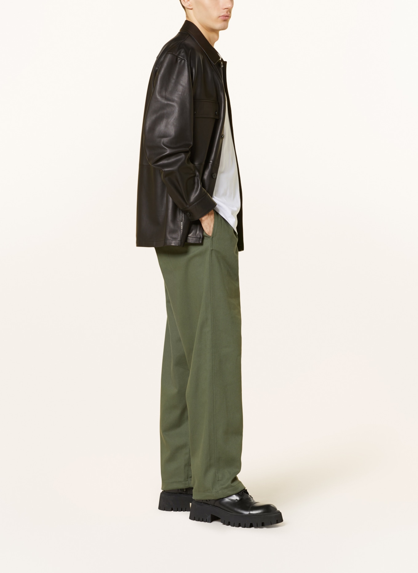 Calvin Klein Jeans Hose Regular Fit, Farbe: OLIV (Bild 4)