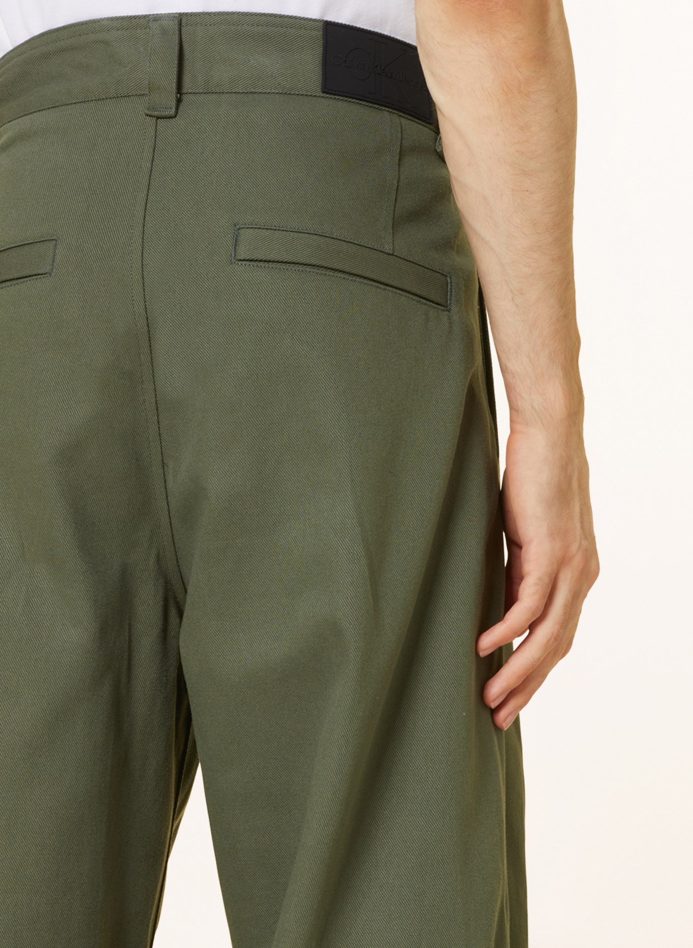 Calvin Klein Jeans Kalhoty Regular Fit, Barva: OLIVOVÁ (Obrázek 7)
