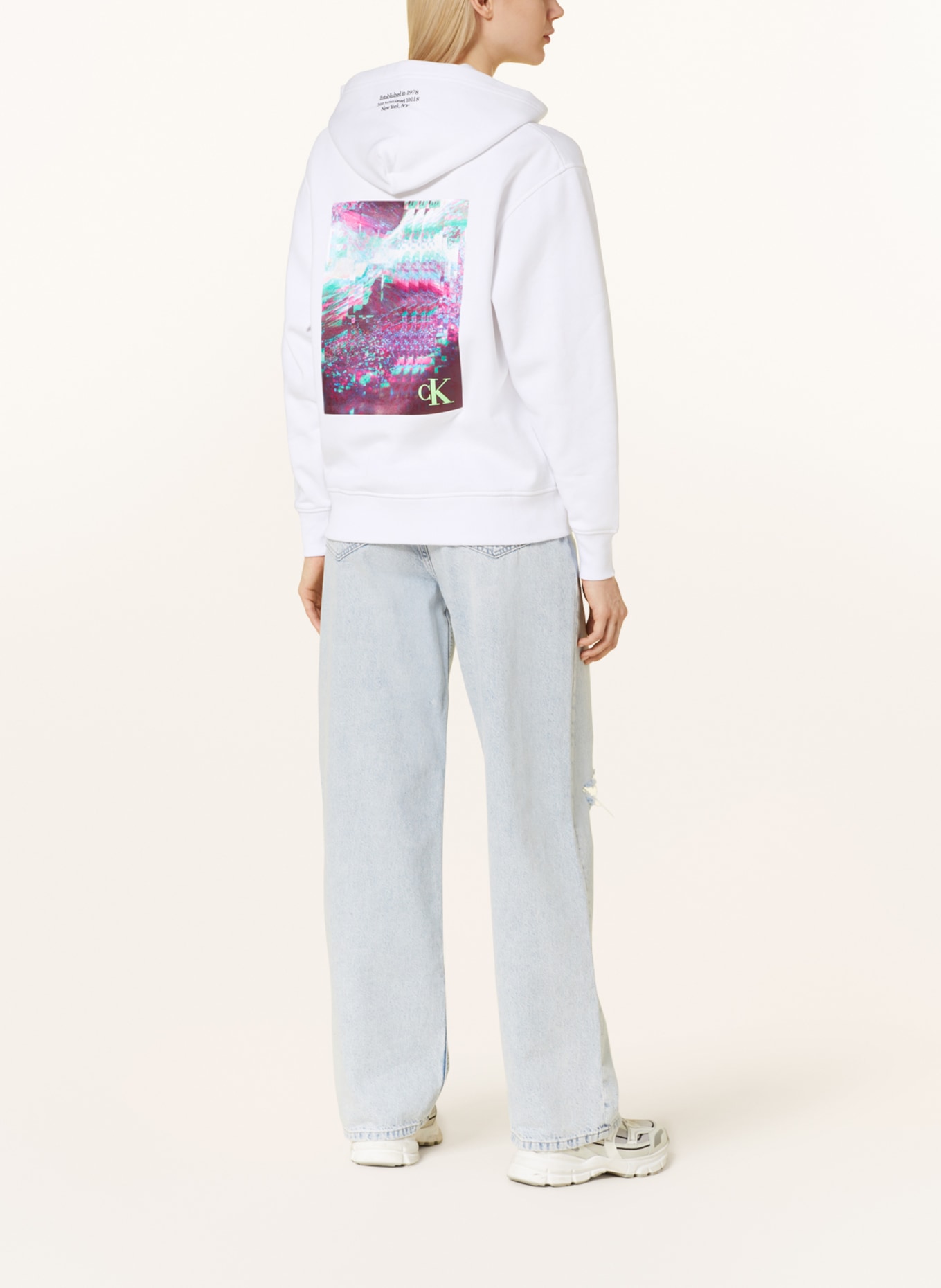 Calvin Klein Jeans Mikina s kapucí, Barva: BÍLÁ (Obrázek 3)