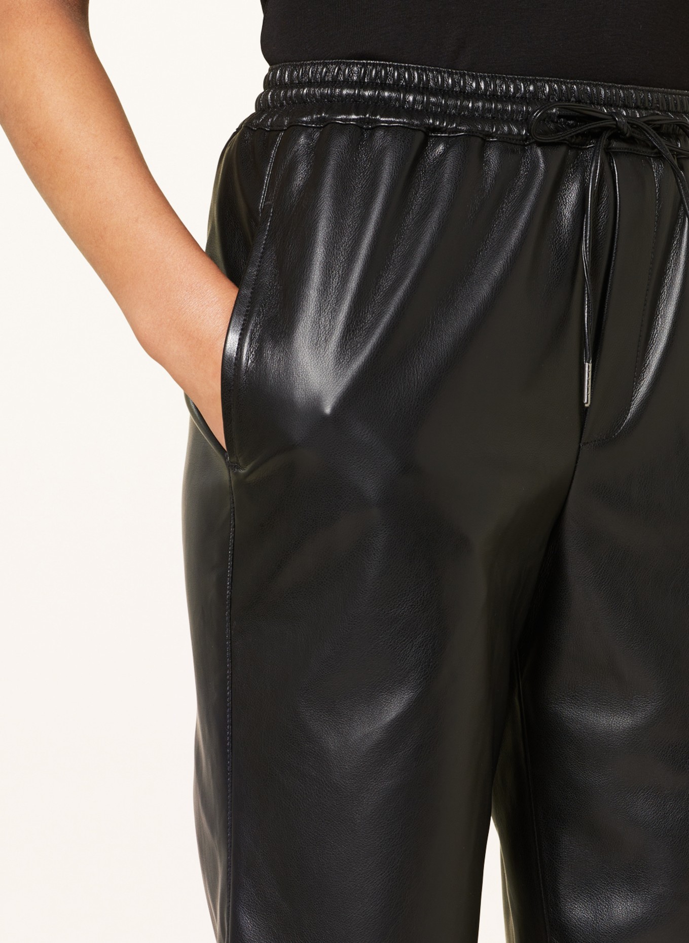 FYNCH-HATTON 7/8 trousers in leather look, Color: BLACK (Image 5)