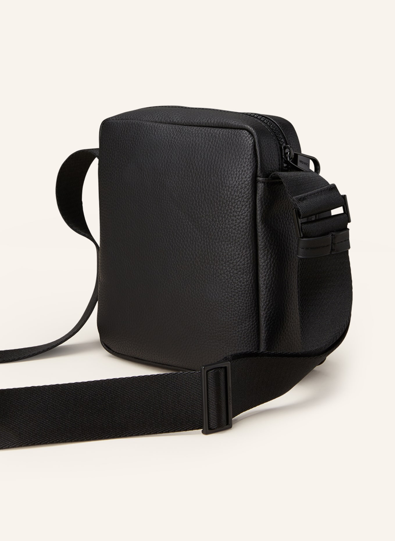 Calvin klein best sale crossbody men