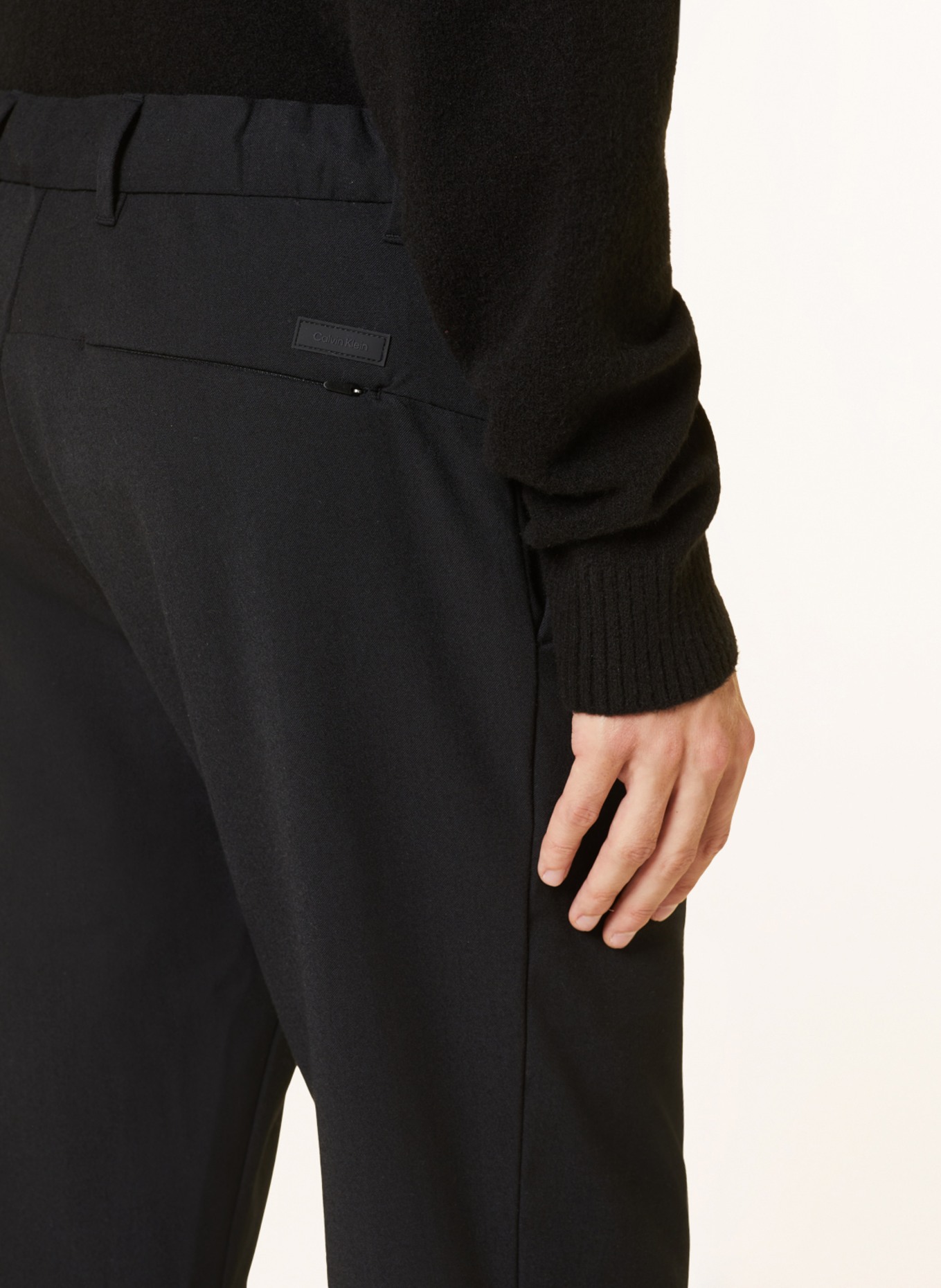 Calvin Klein Chinosy z dżerseju extra slim fit, Kolor: CZARNY (Obrazek 6)