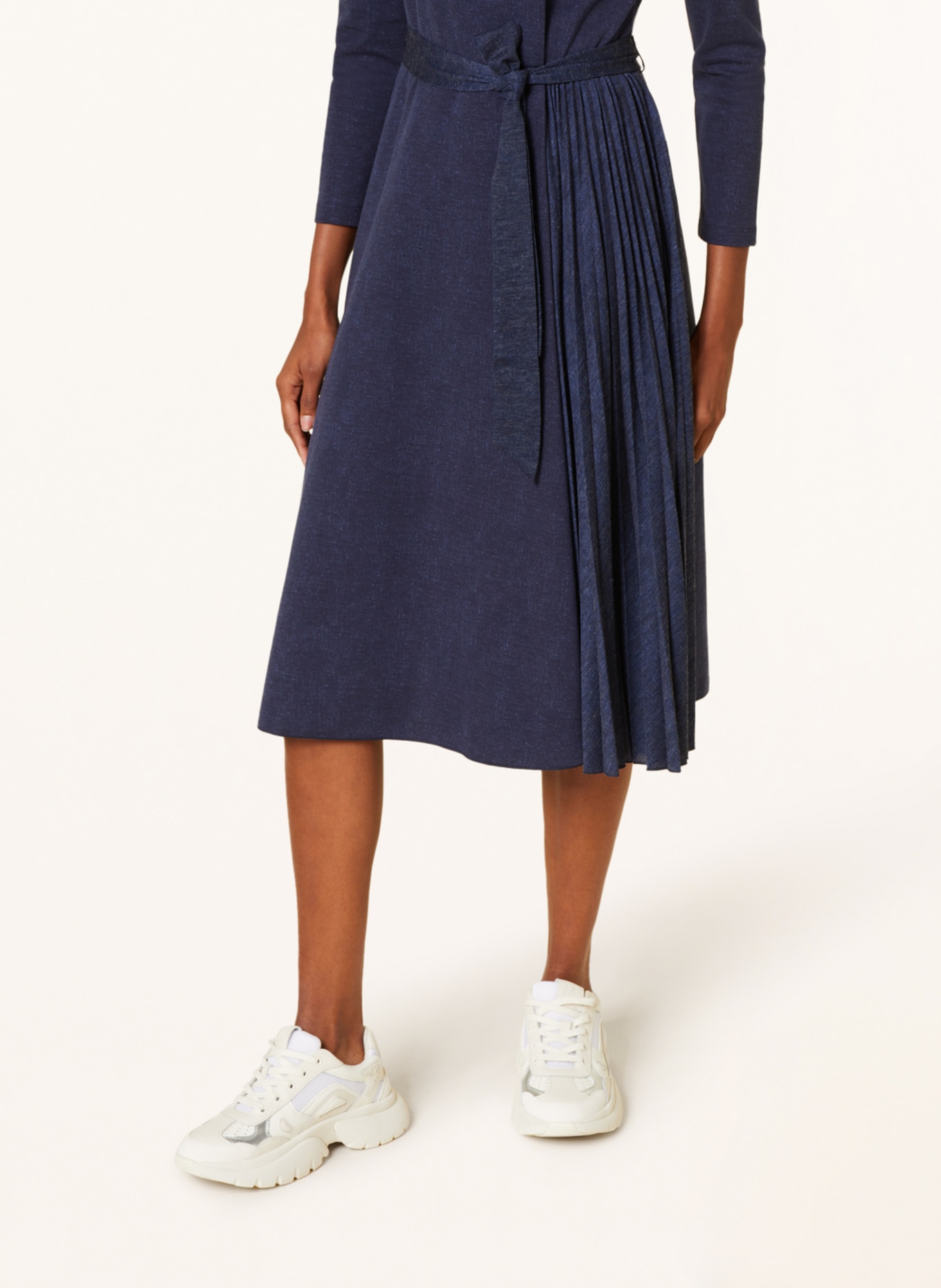 WEEKEND MaxMara Kleid CURVATO, Farbe: BLAU (Bild 4)
