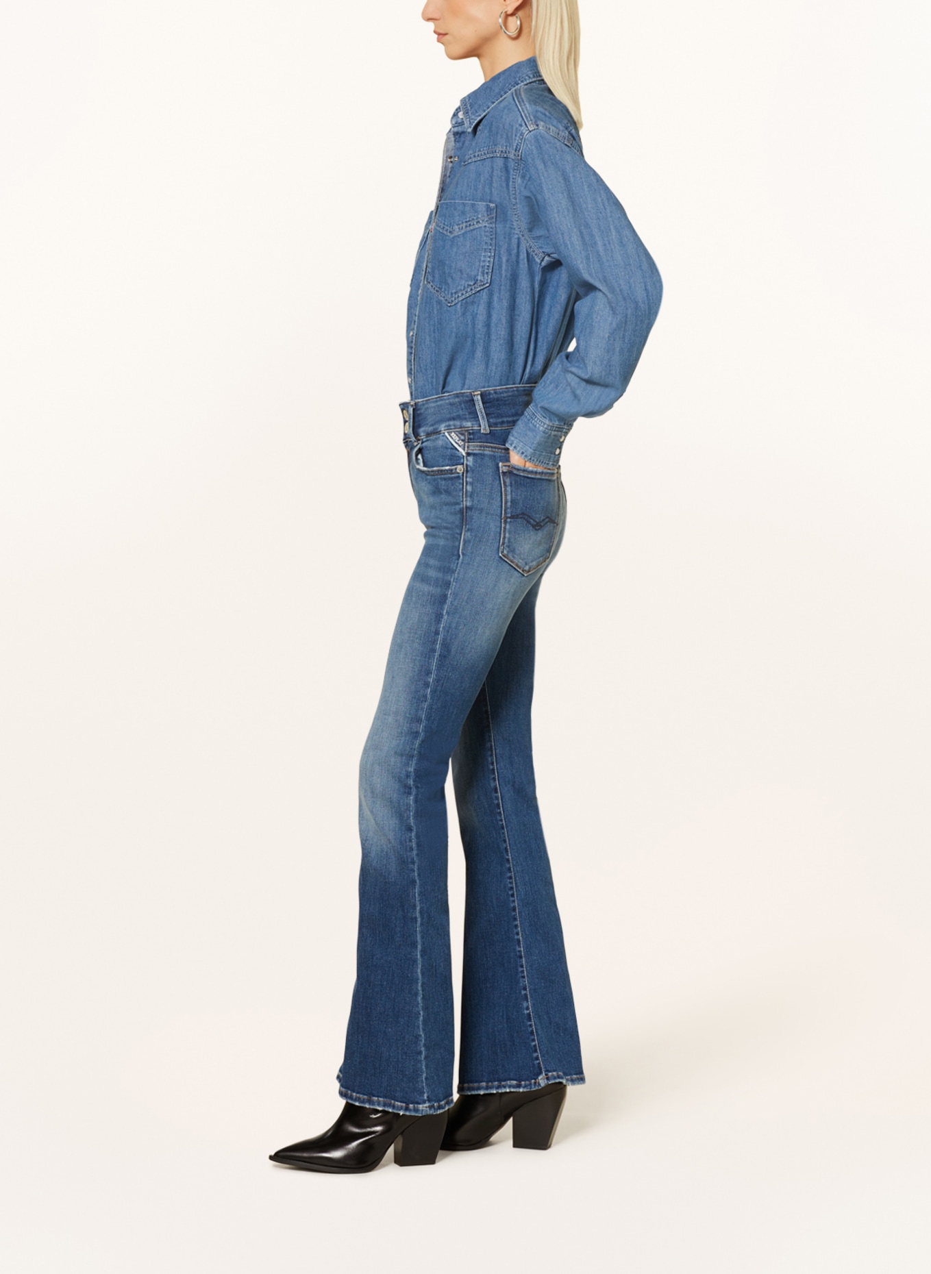 REPLAY Flared Jeans NEWLUZ FLARE, Farbe: 009 MEDIUM BLUE (Bild 4)
