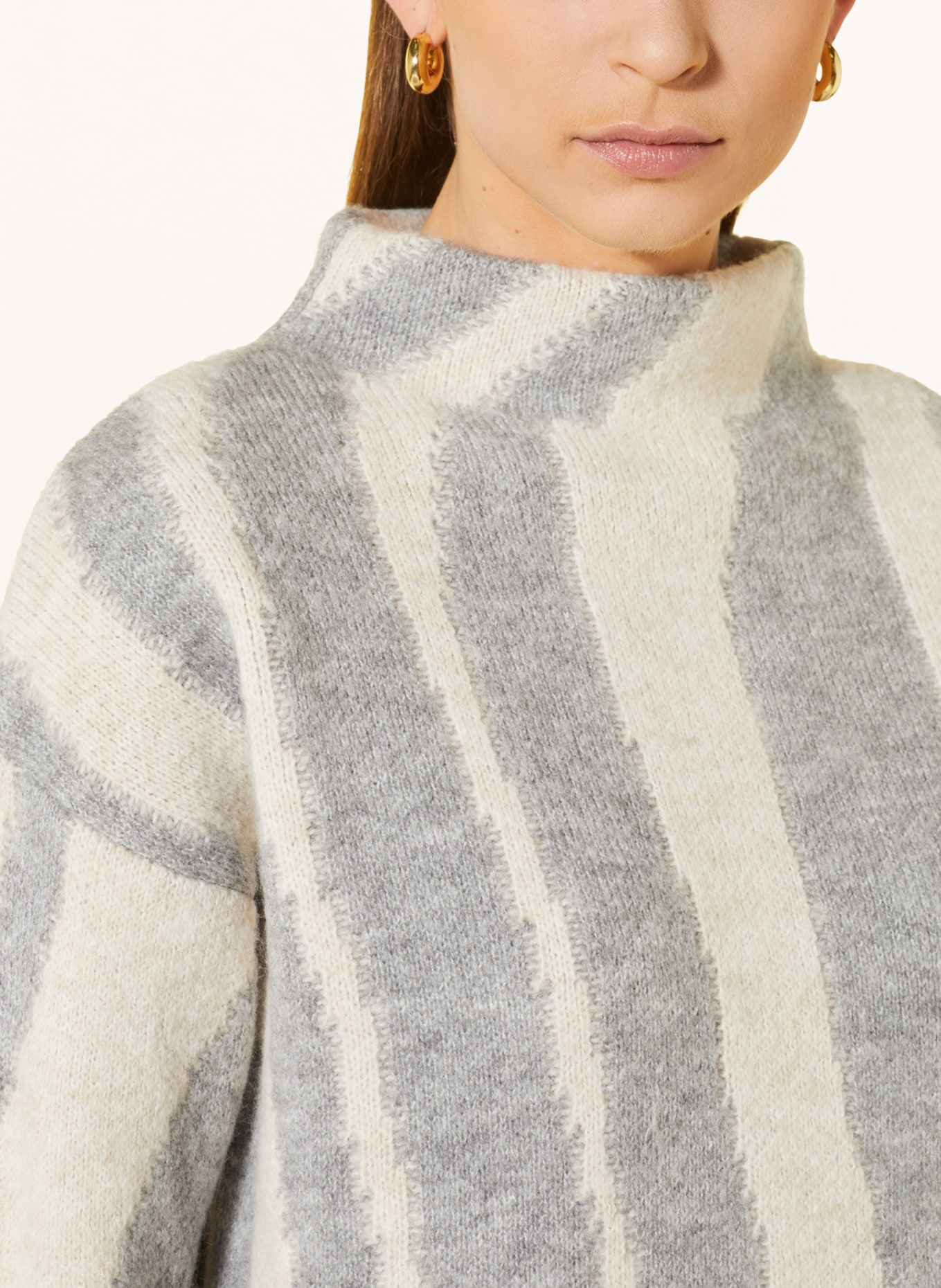 MORE & MORE Sweter z ozdobnymi kamykami, Kolor: KREMOWY/ JASNOCZARY (Obrazek 4)