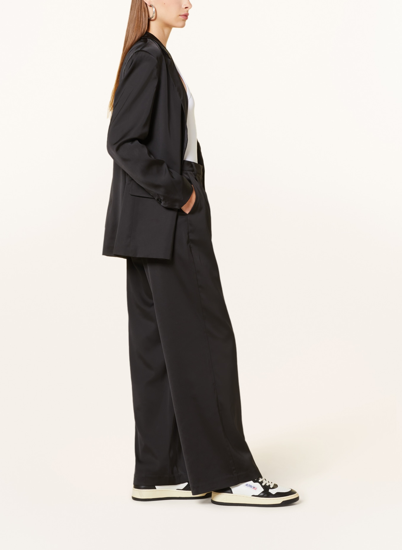 MRS & HUGS Wide leg trousers in satin, Color: BLACK (Image 4)