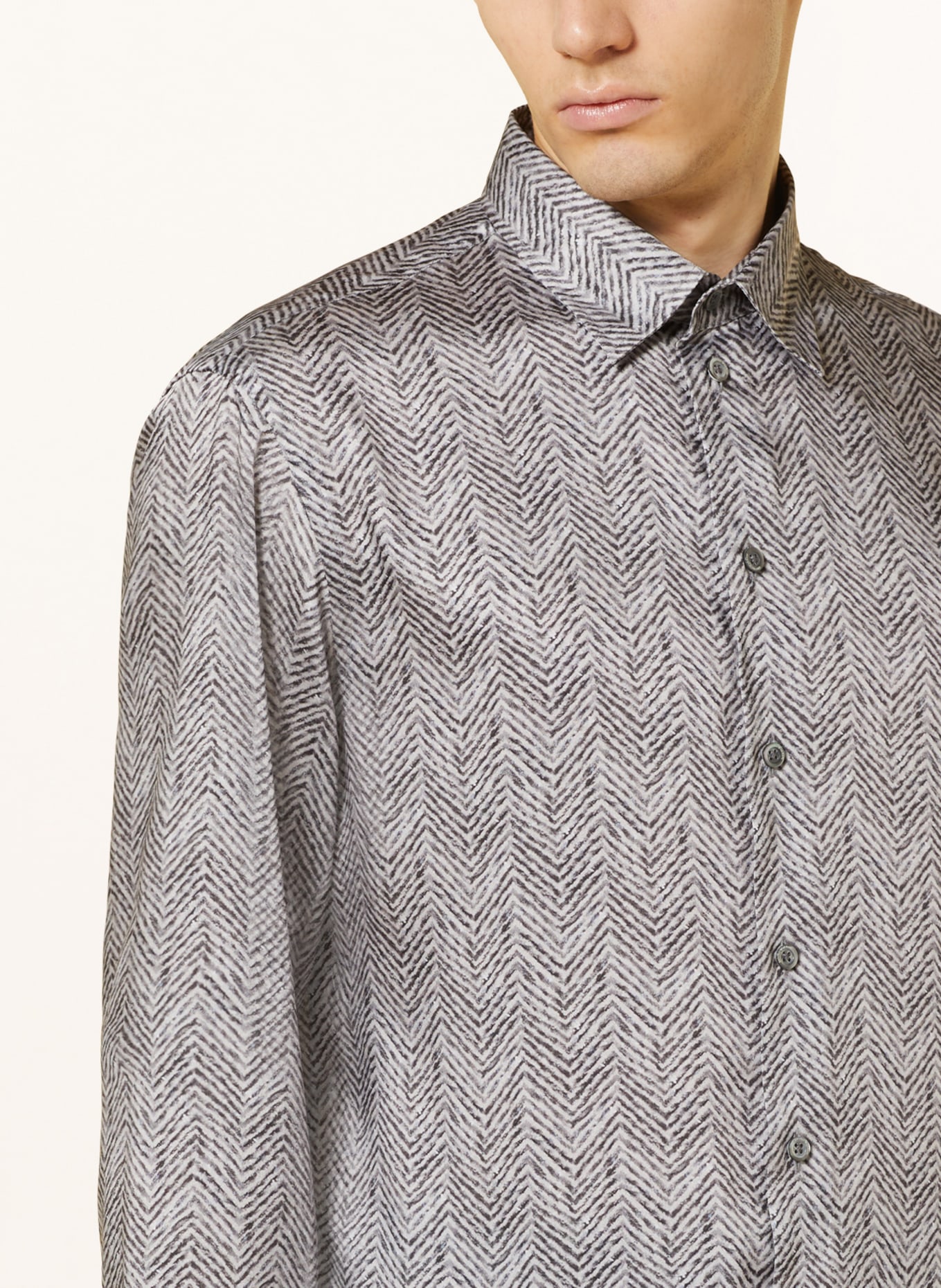 EMPORIO ARMANI Satin shirt comfort fit, Color: LIGHT GRAY/ DARK GRAY (Image 4)